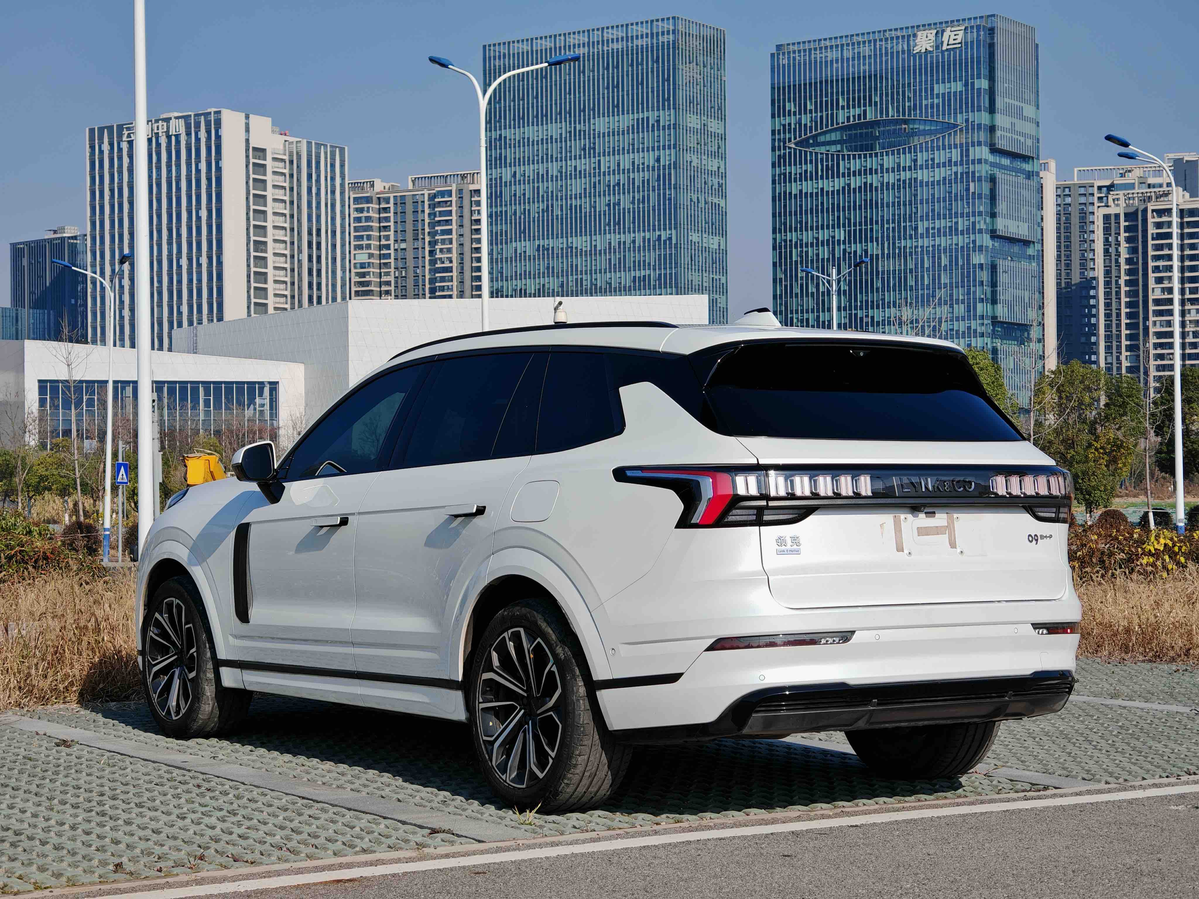 Lynk & Co 09 EM-P 2022 #4 Lynk & Co 09 EM-P 2022 car image #4