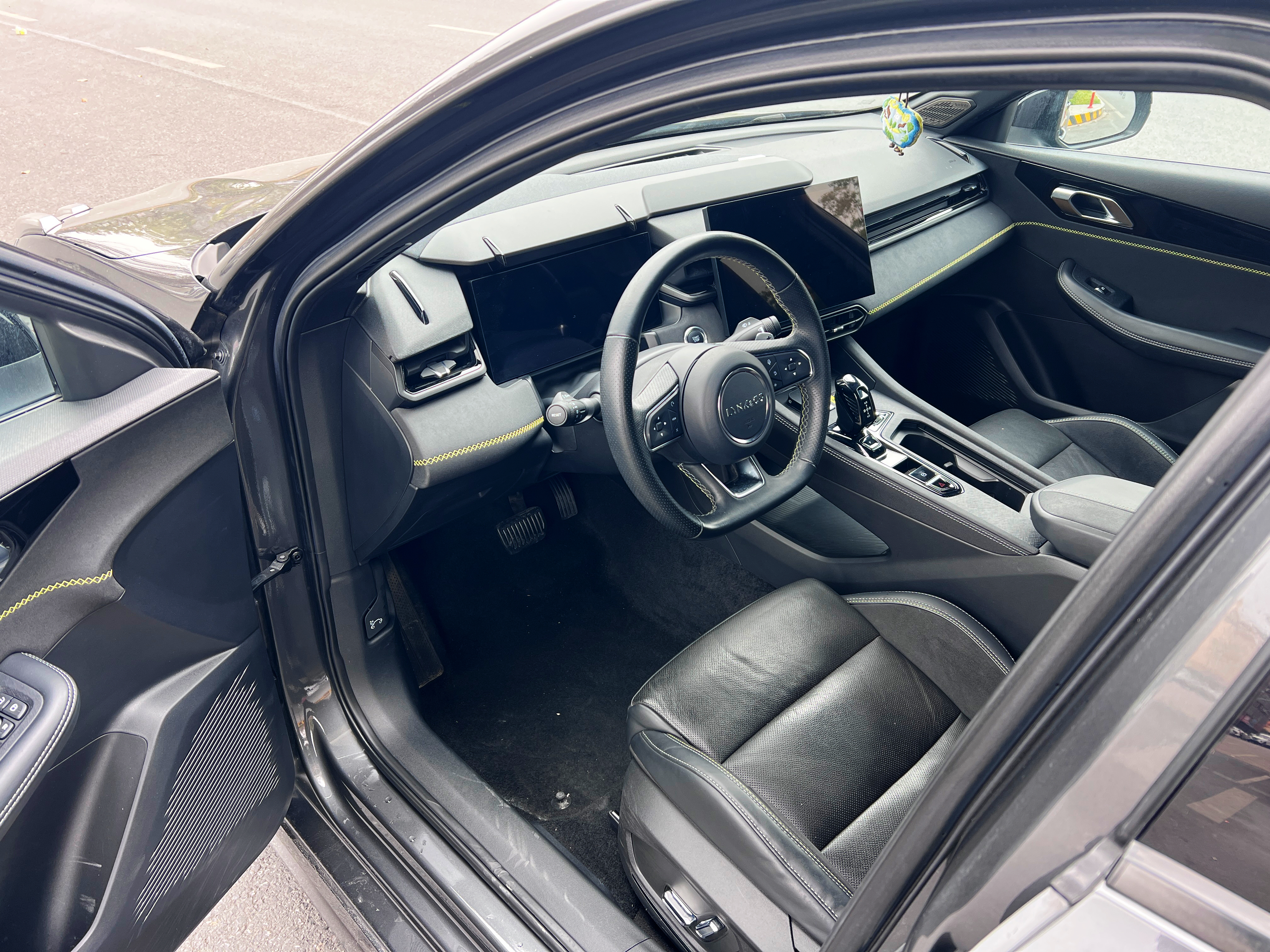 Lynk & Co 03 2023 car image #4