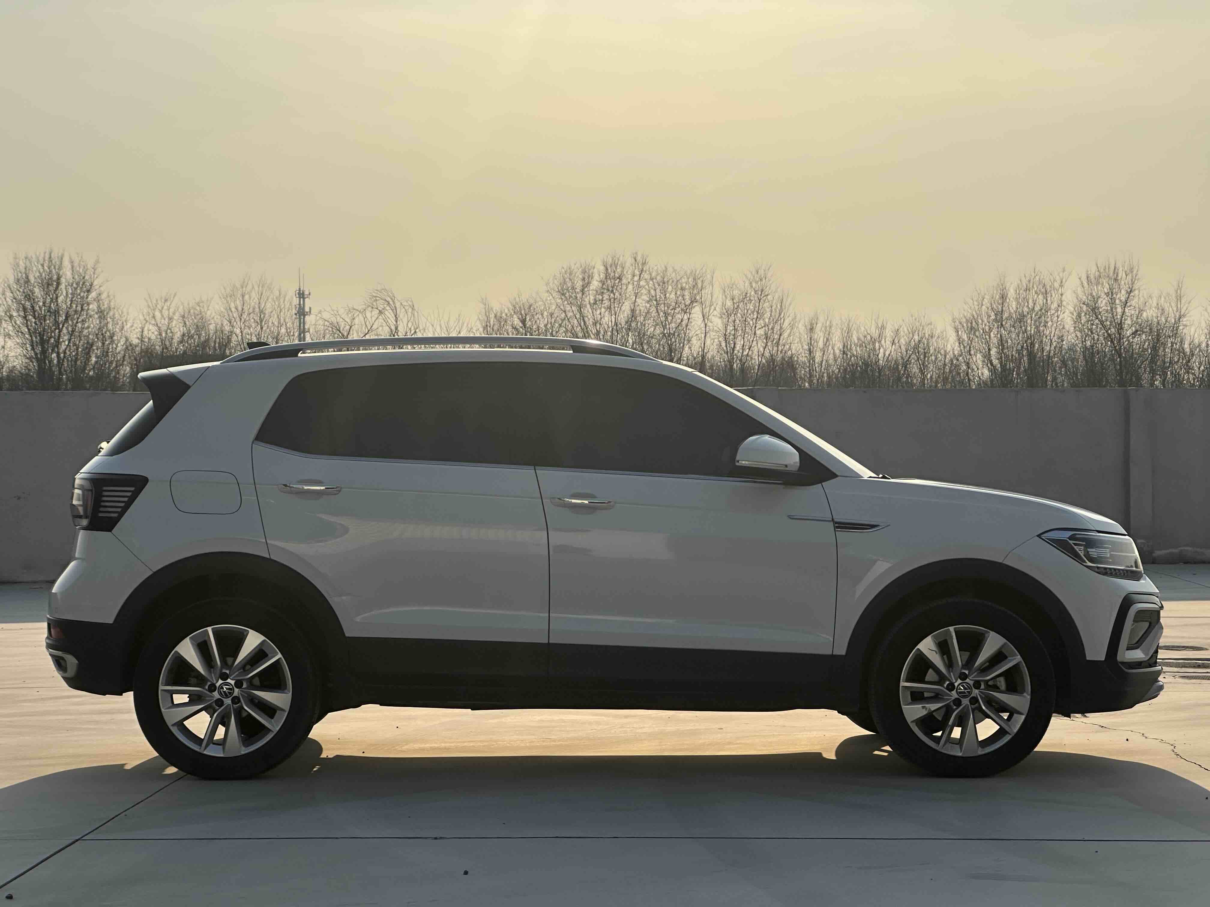 Volkswagen T-Cross 2023 car image #4
