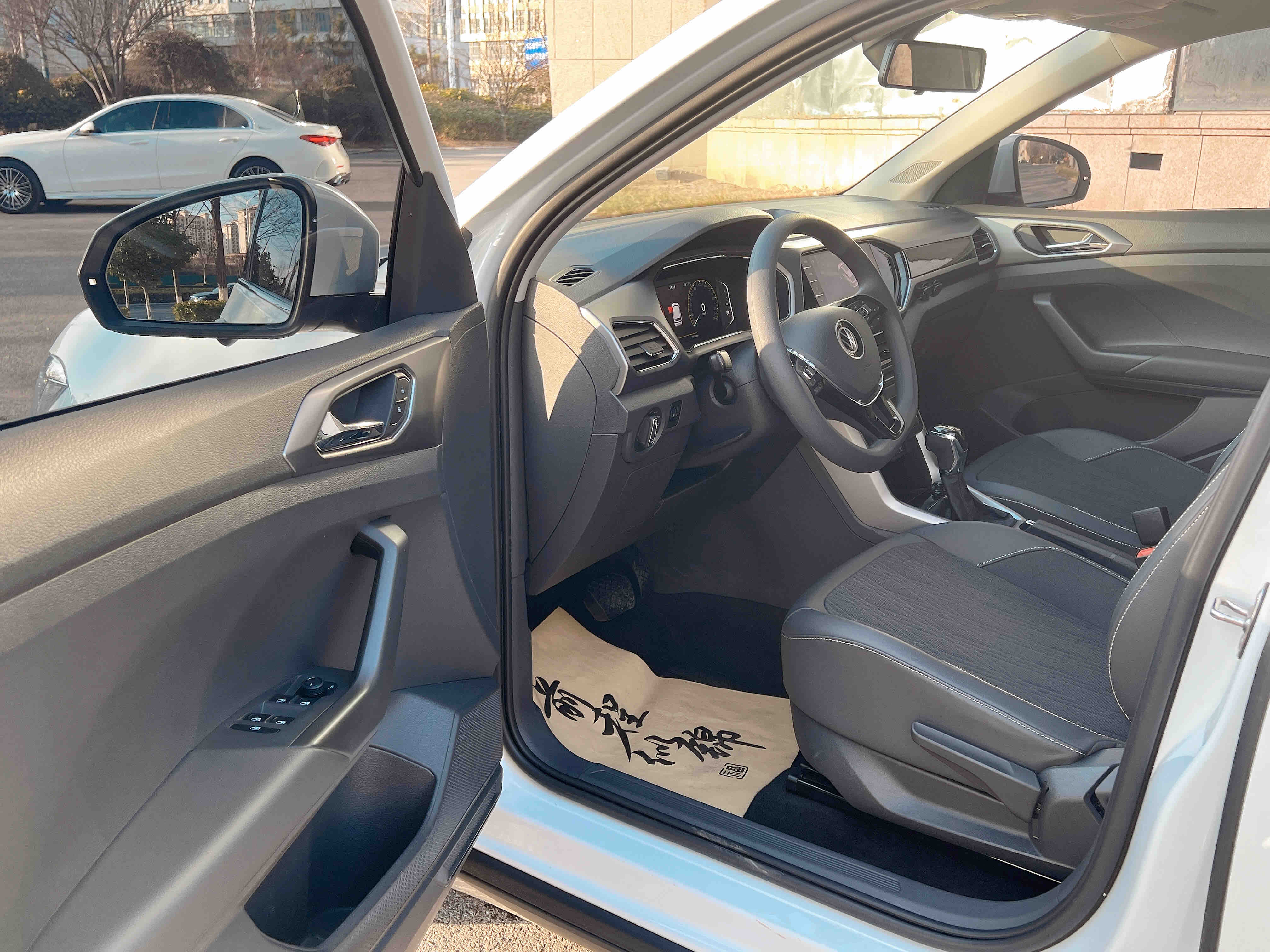 Volkswagen T-Cross 2023 #4 Volkswagen T-Cross 2023 car image #4
