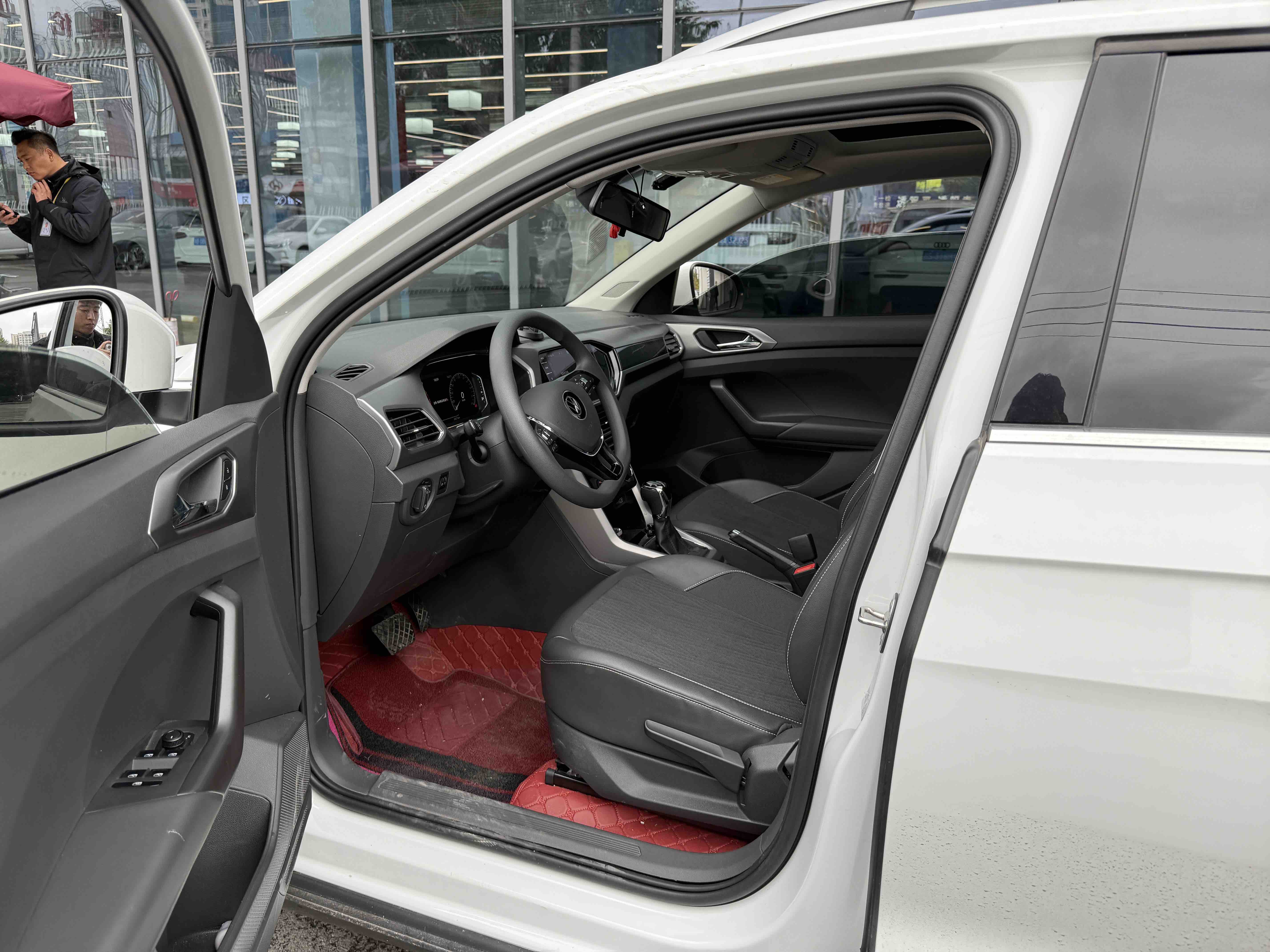 Volkswagen T-Cross 2023 car image #4