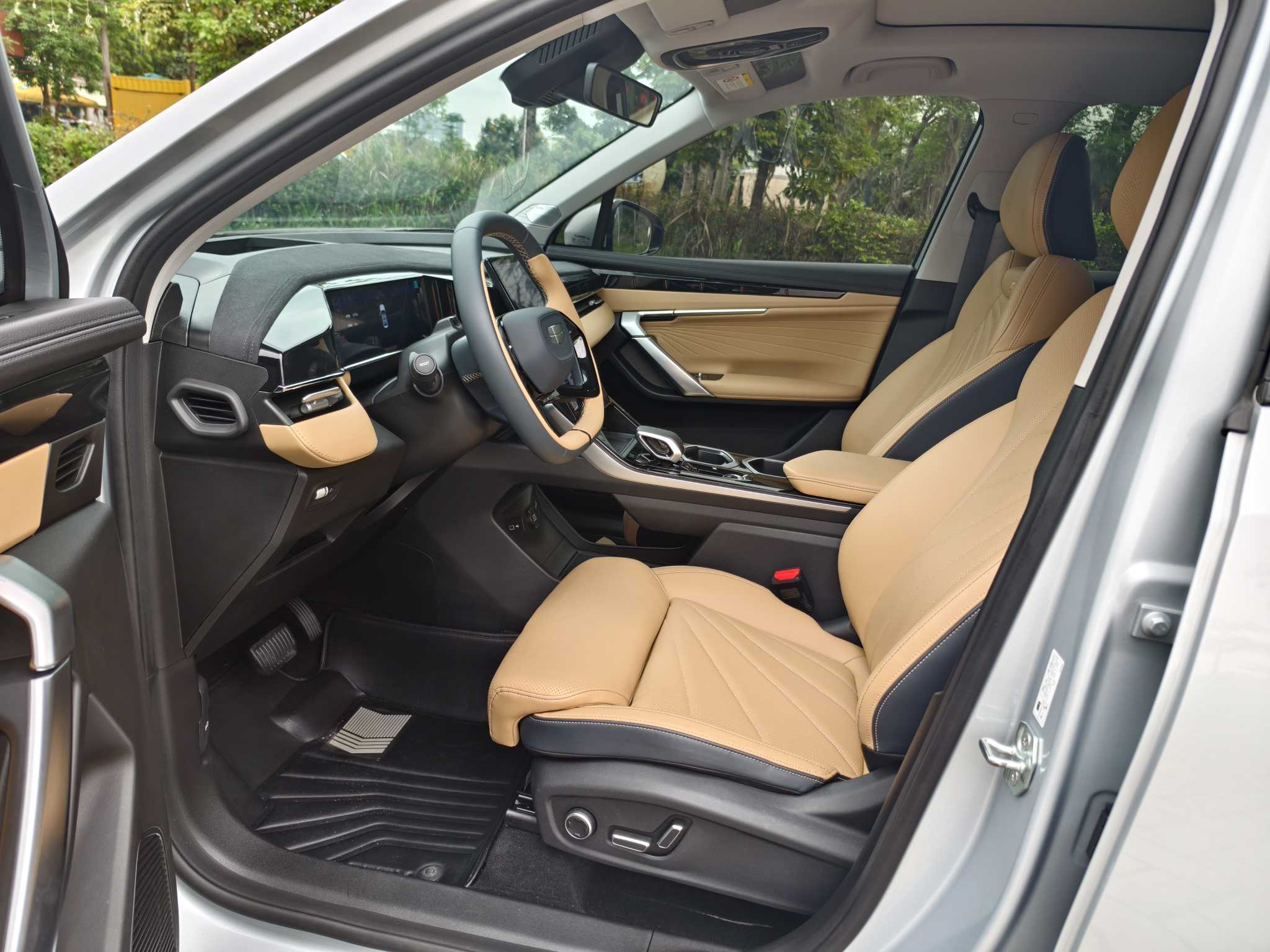 GEELY Boyue L 2023 immagine di auto #4