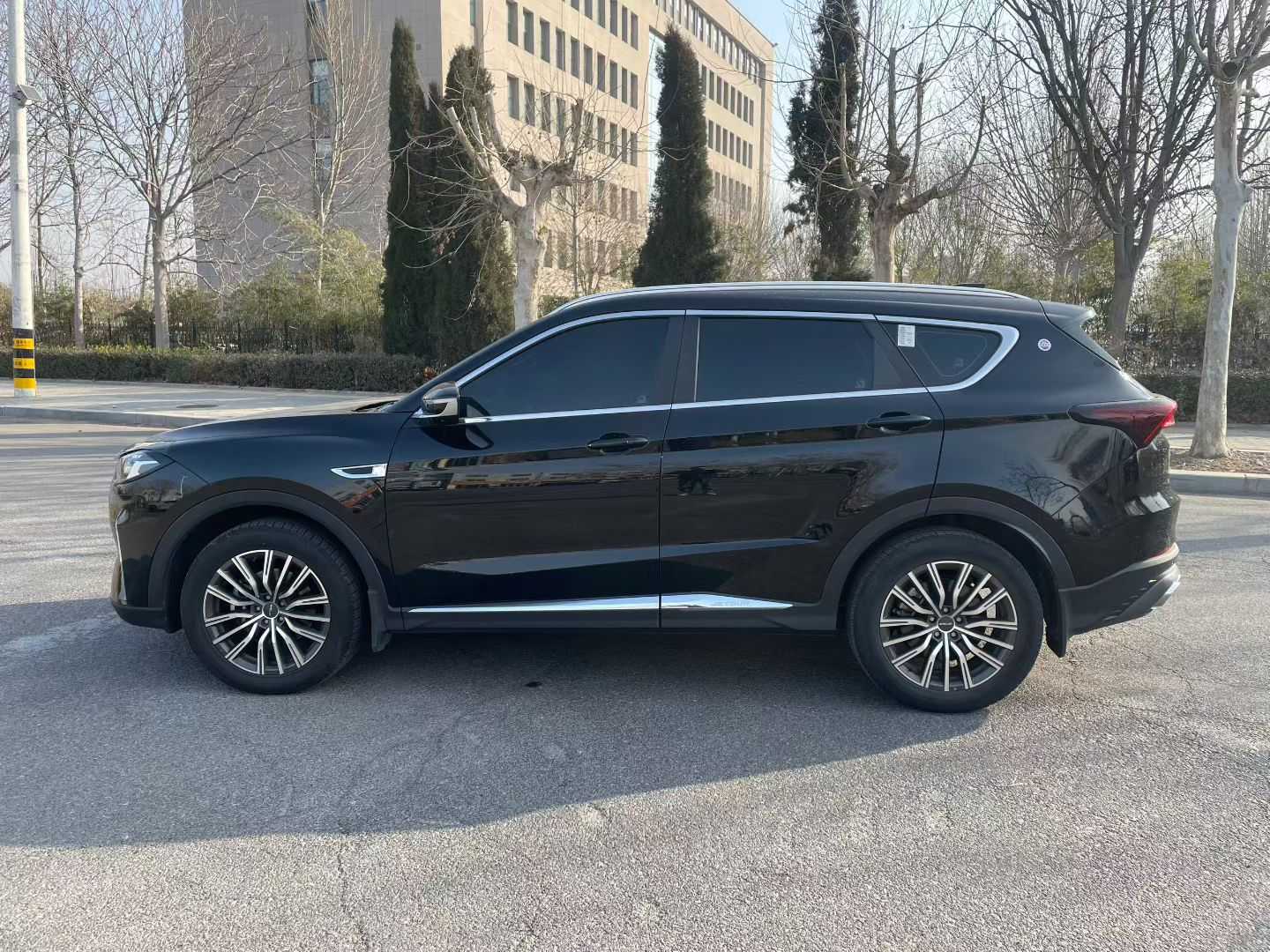 Jetour X70 PLUS 2023 car image #4