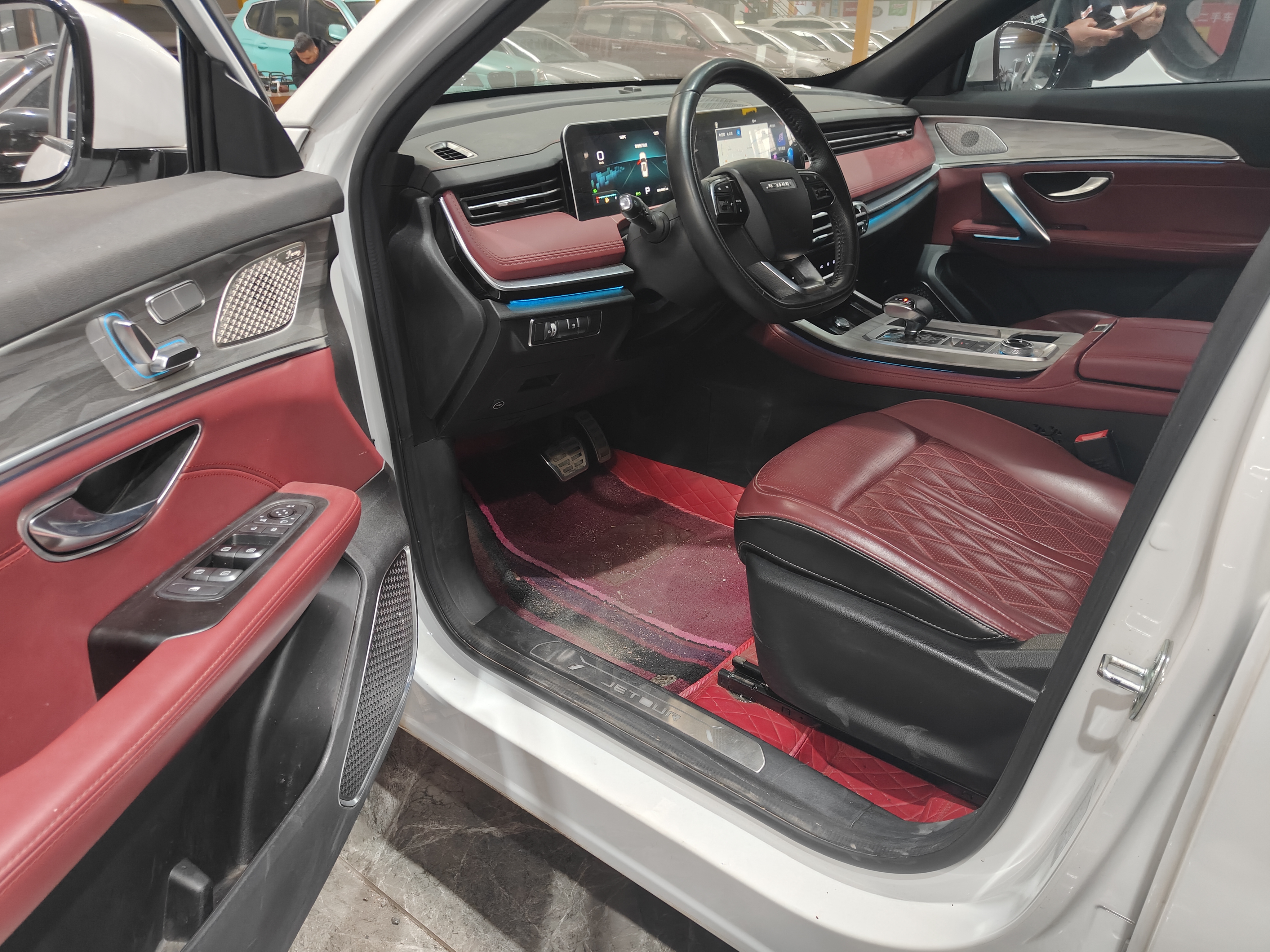 X70 PLUS 2023 car image #4