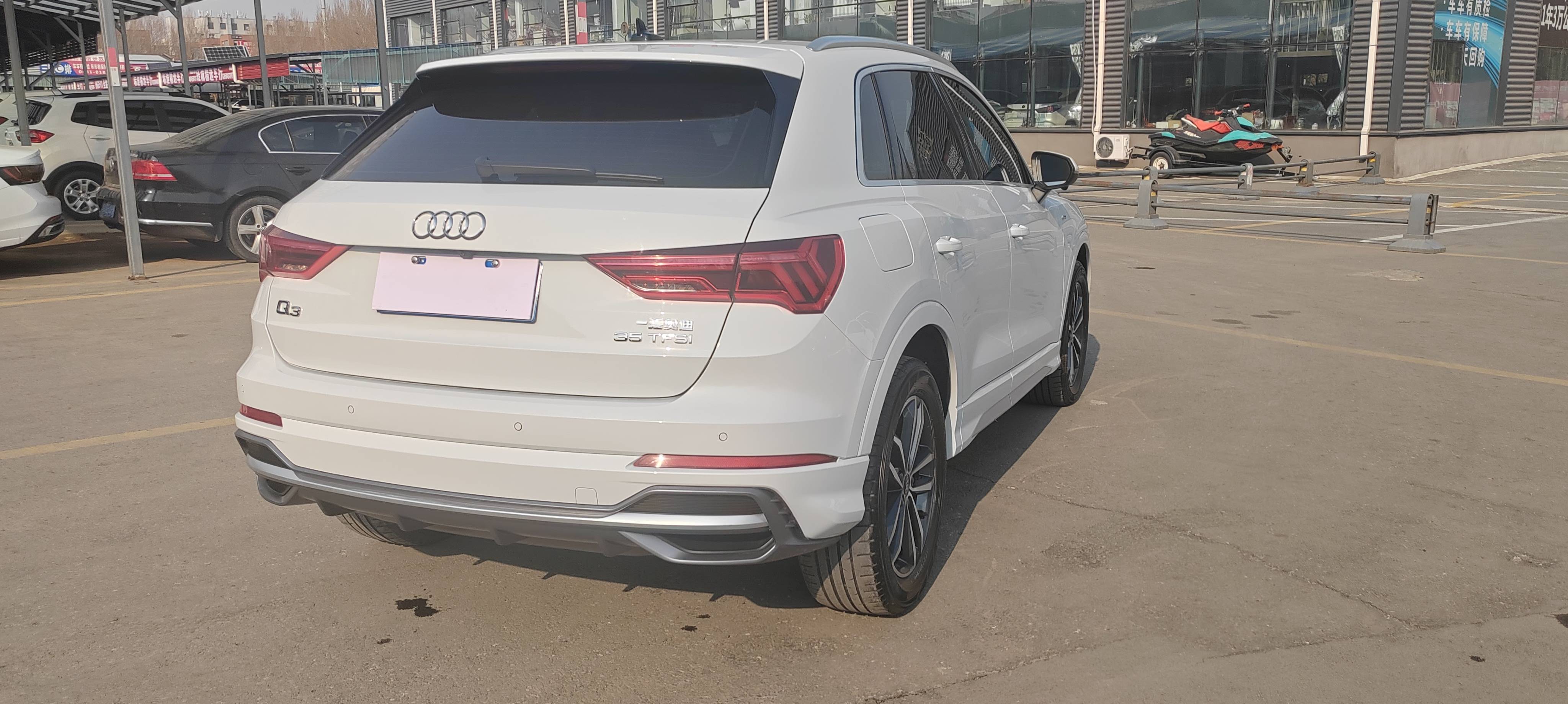 Audi Q3 2023 car image #4