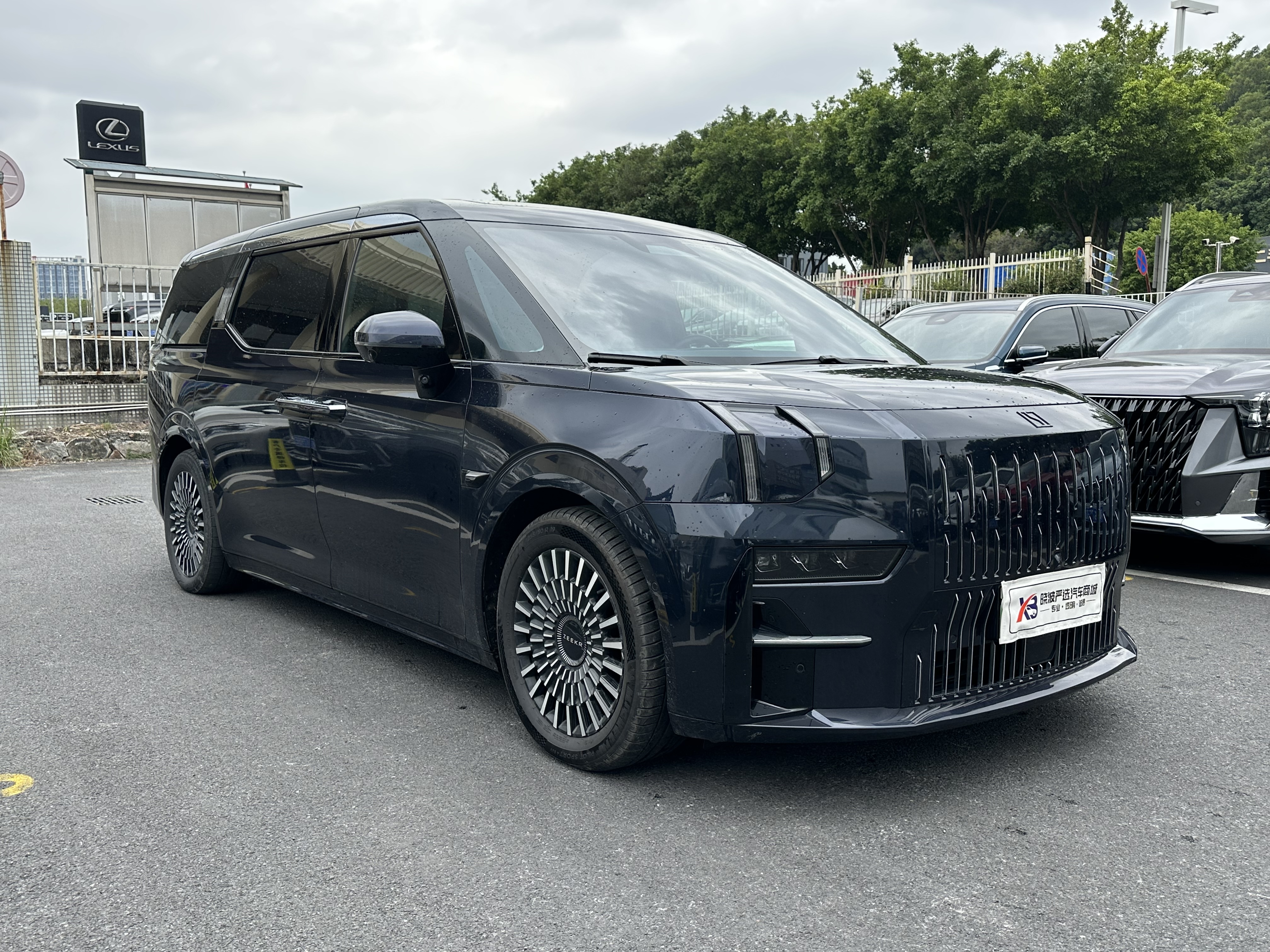 极氪 极氪009 2023 汽车图片 #4