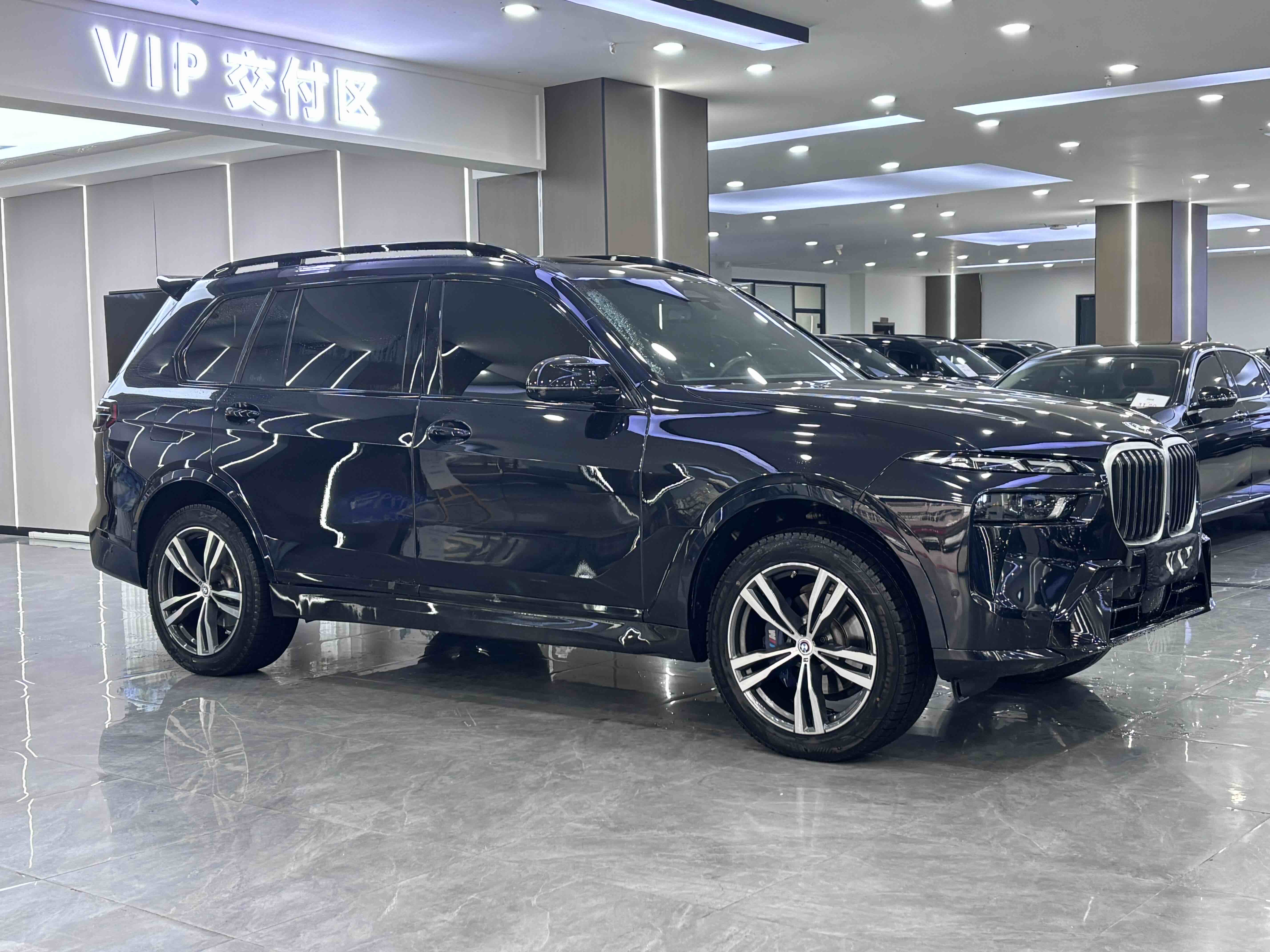 BMW X7 2023 immagine di auto #4