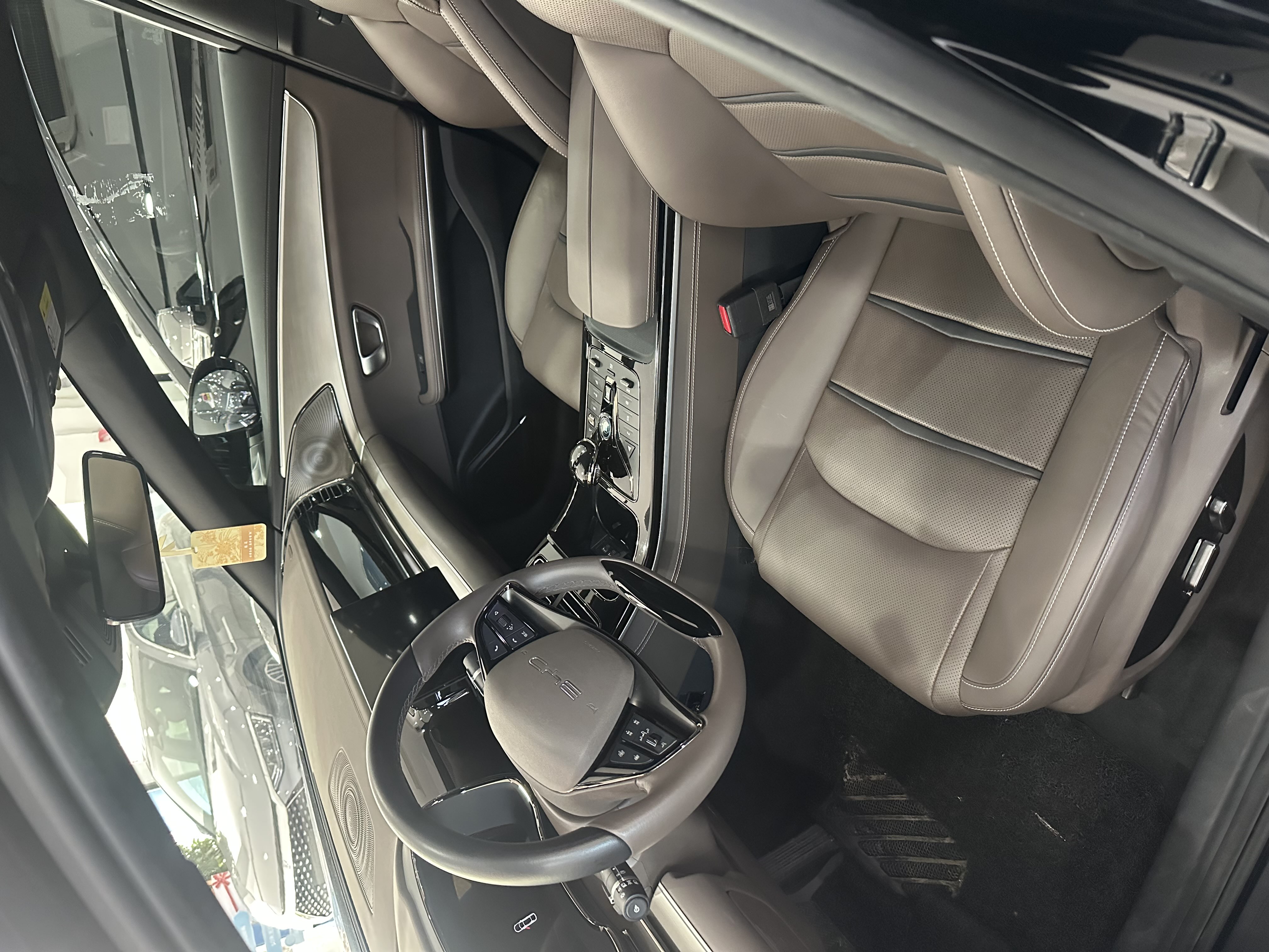 BYD e9 2023 #4 BYD e9 2023 car image #4