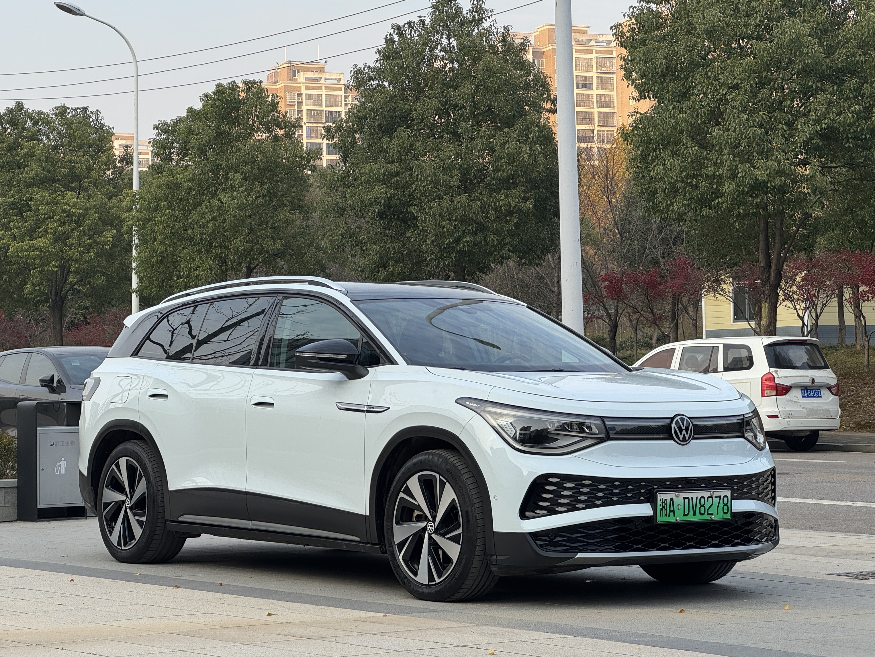 Volkswagen ID.6 X 2023 immagine di auto #4