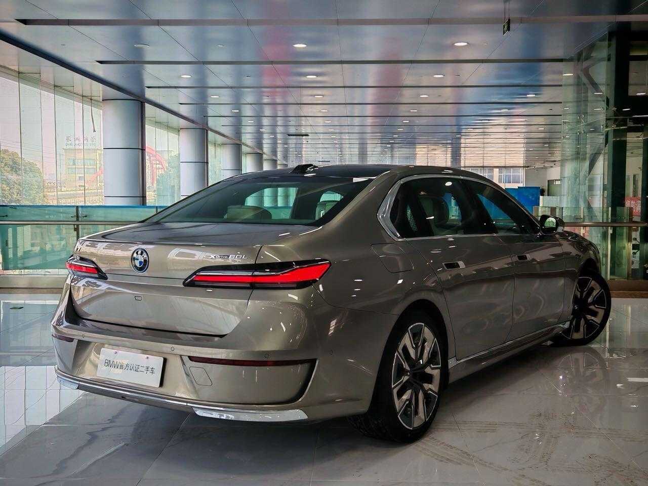 BMW i7 2022 immagine di auto #4