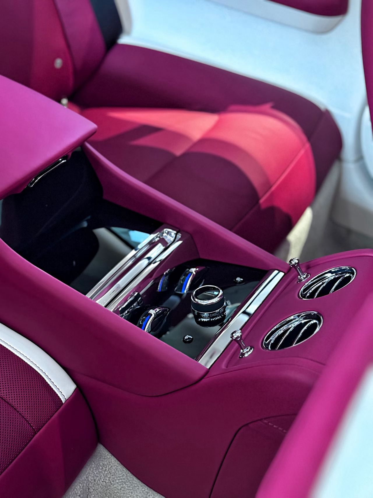 Rolls-Royce Spectre 2025 immagine di auto #4