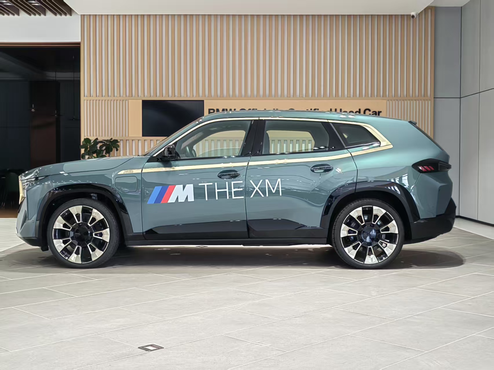 BMW XM 2024 car image #4