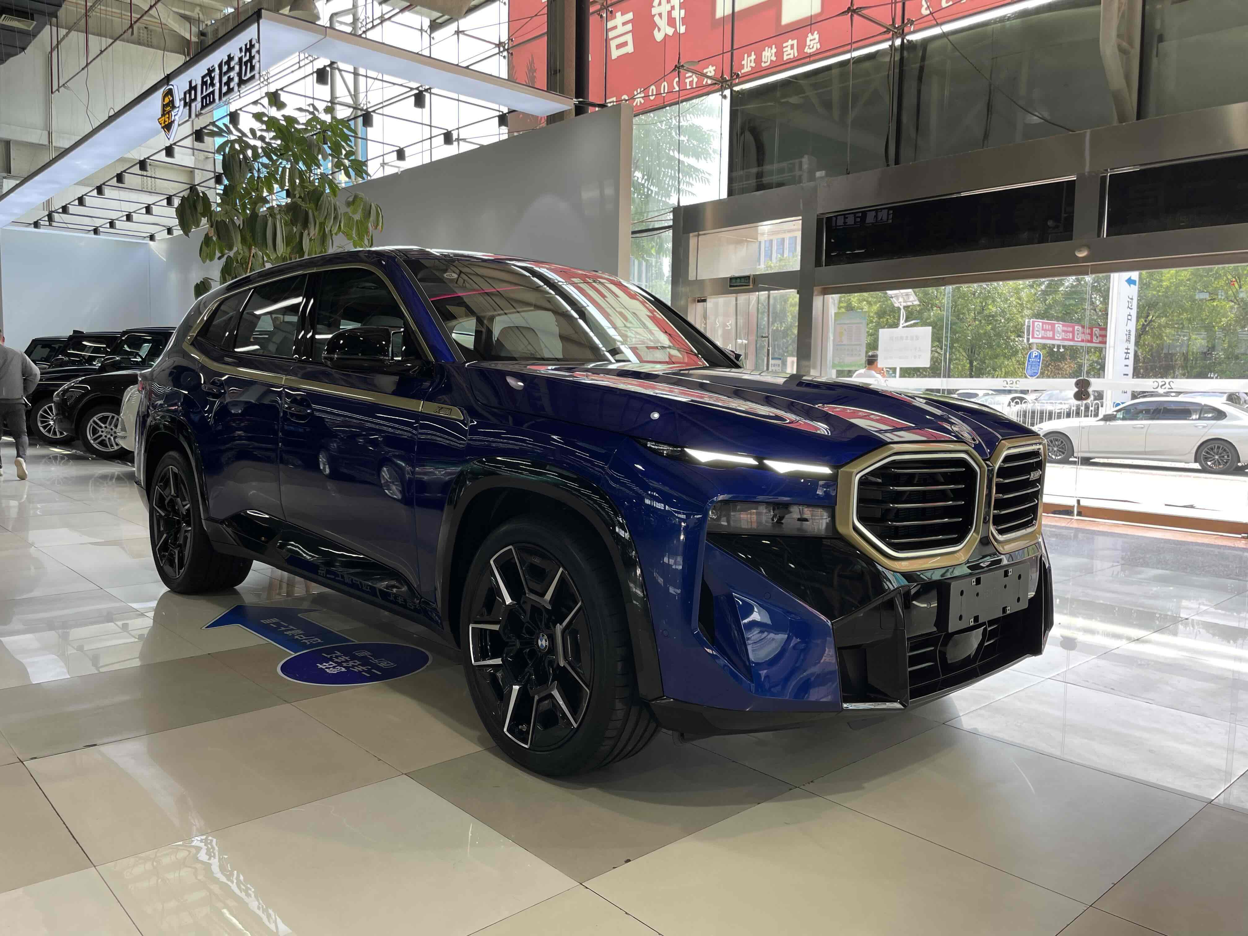 BMW XM 2024 car image #4