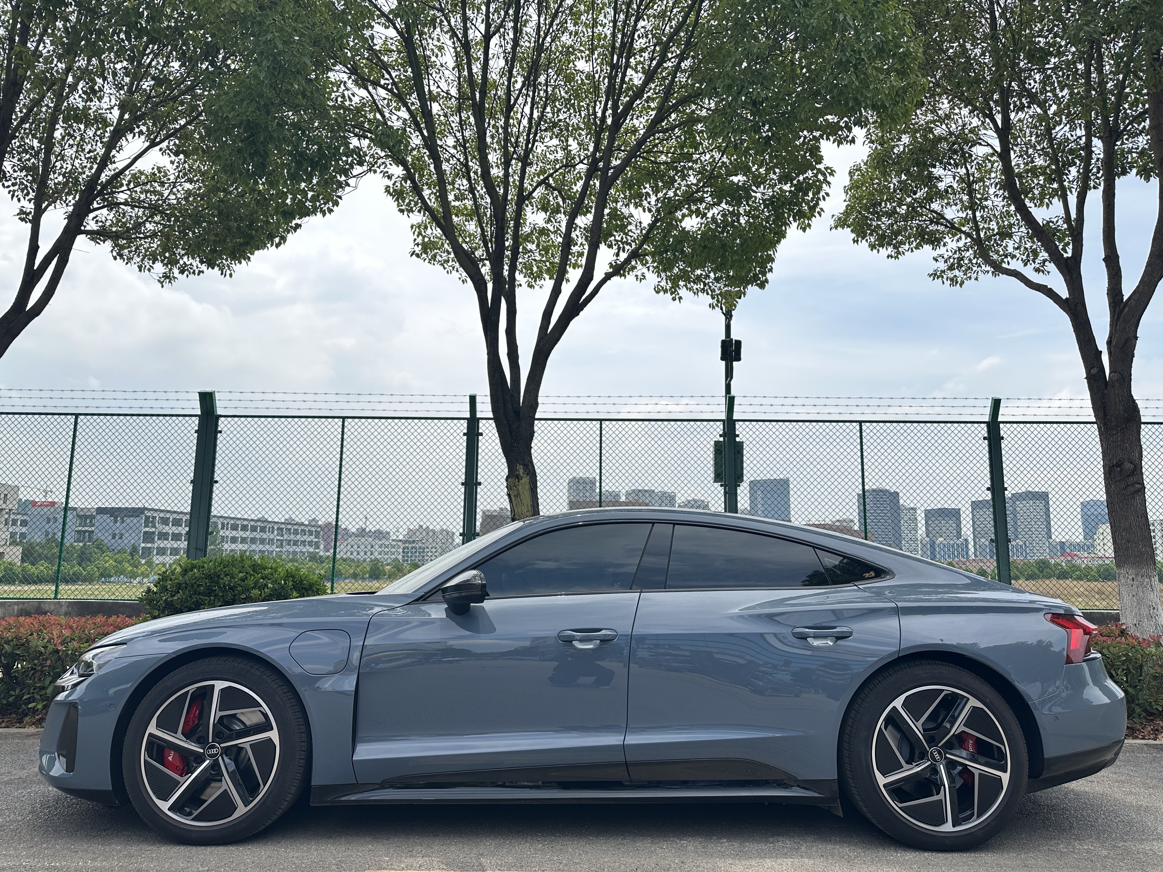 Audi RS e-tron GT 2024 #4 Audi RS e-tron GT 2024 car image #4