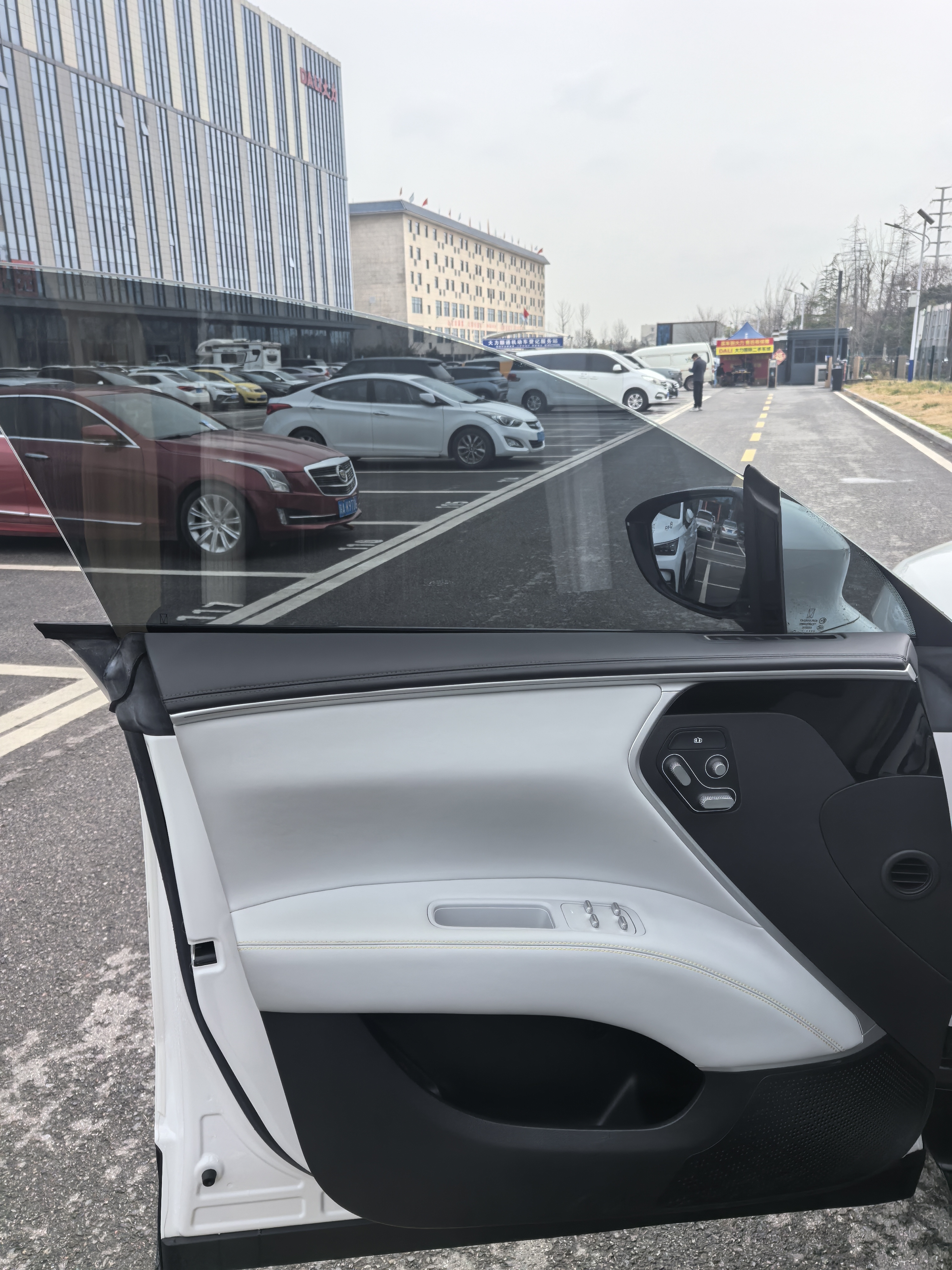 Avatr 11 2023 imagen de coche #4