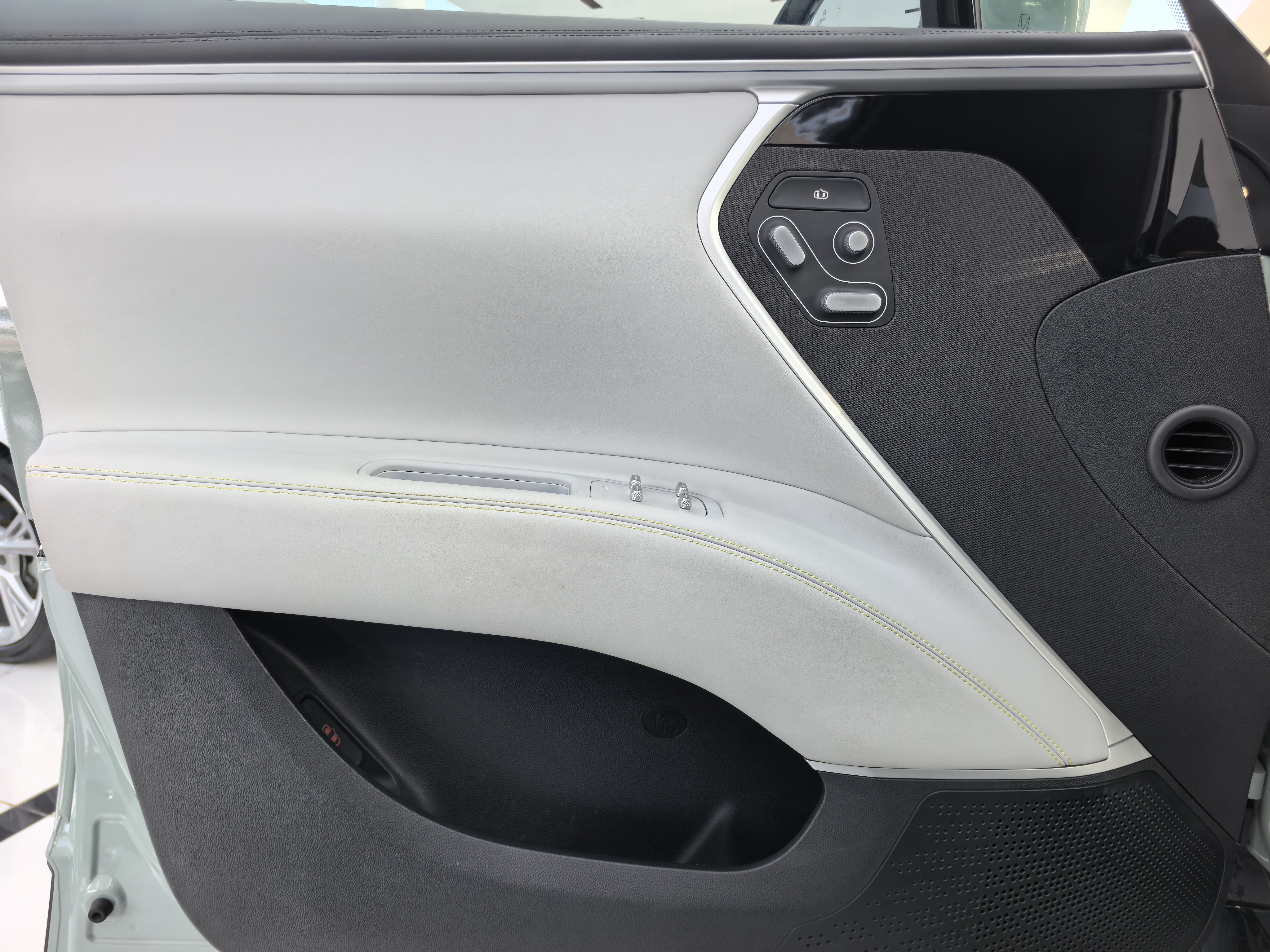 Avatr 11 2023 immagine di auto #4