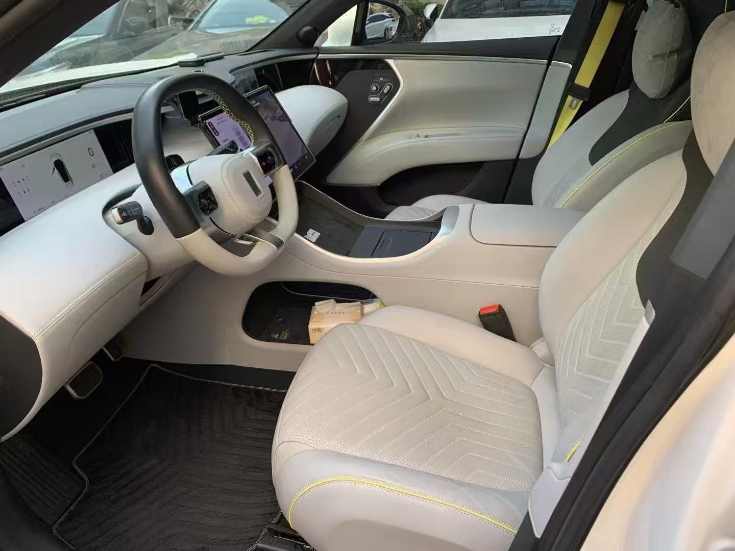 Avatr 11 2023 car image #4