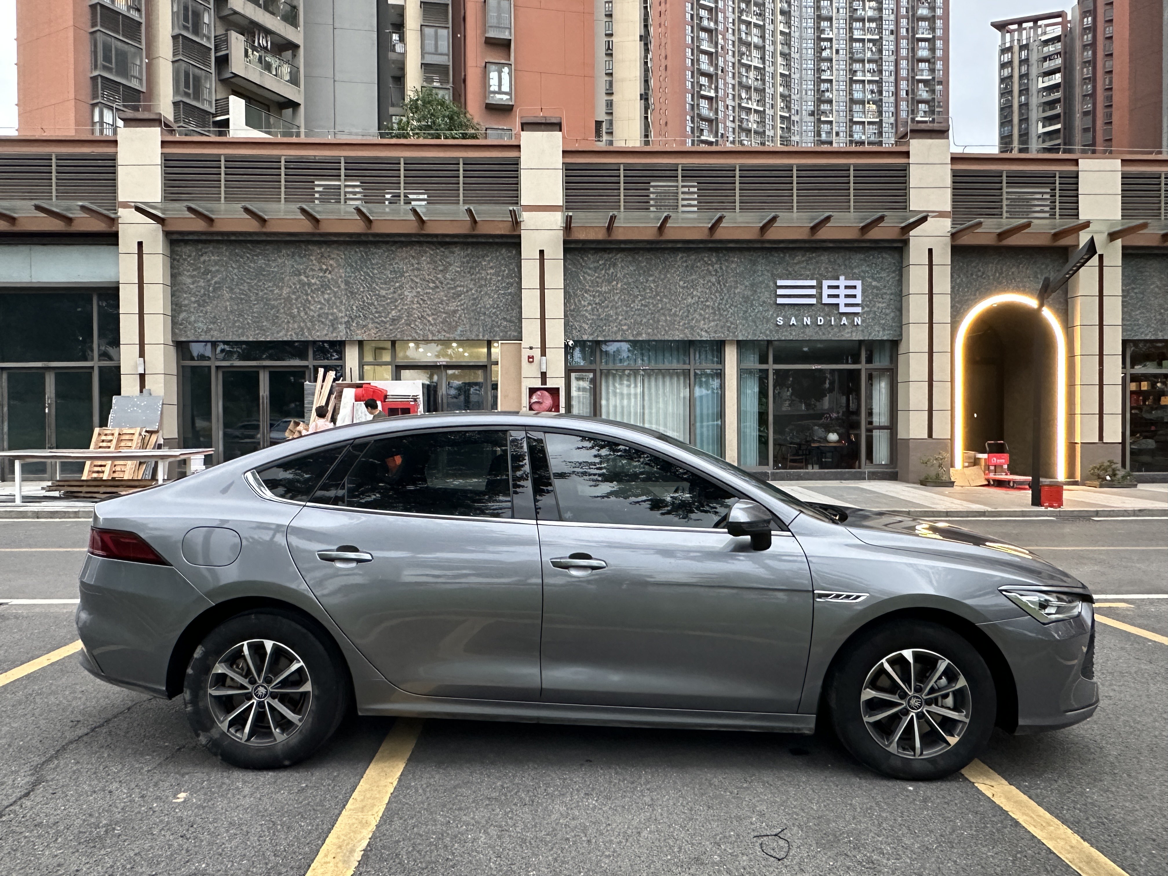 BYD Qin Plus 2023 #4 BYD Qin Plus 2023 car image #4