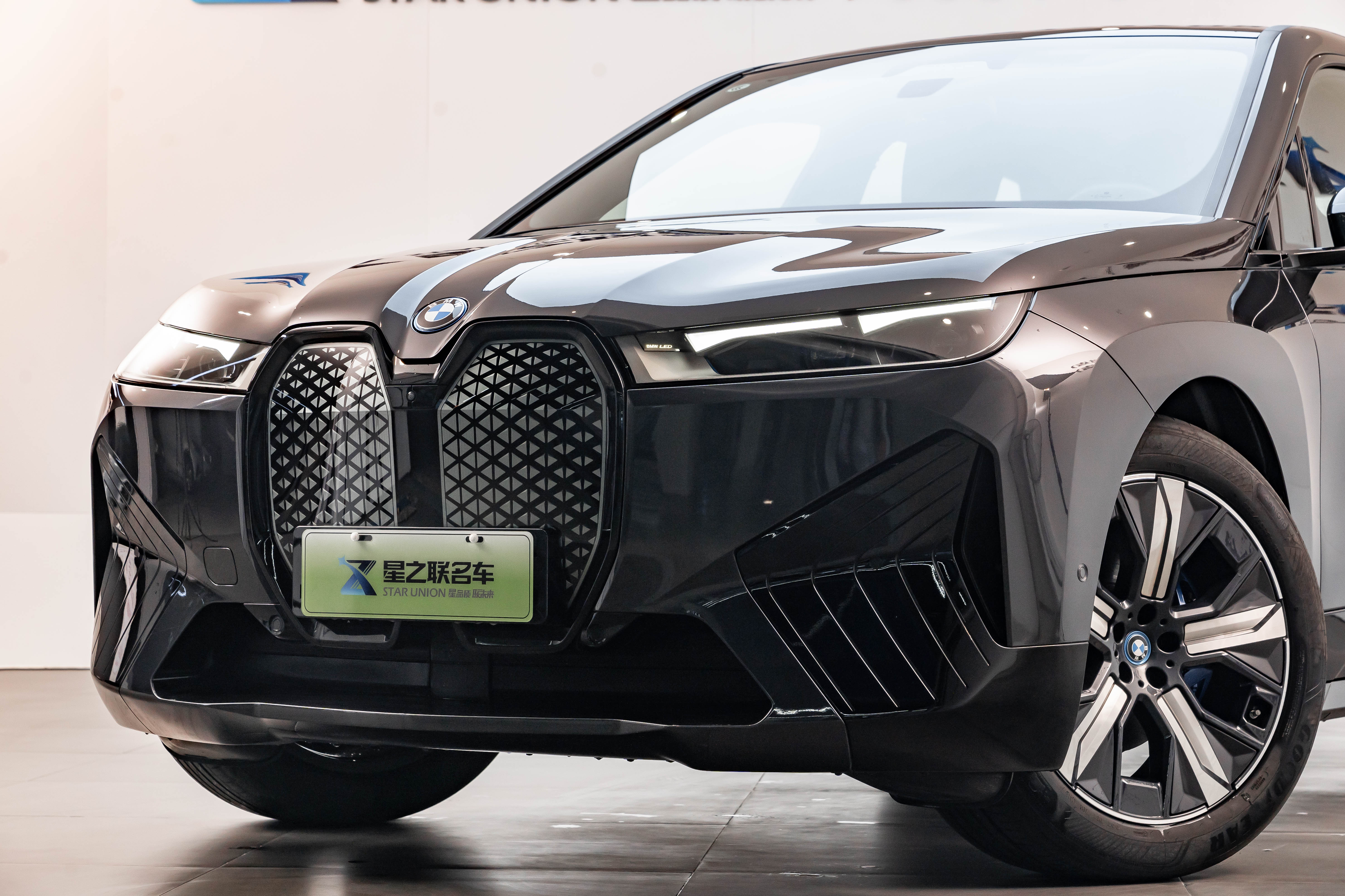 BMW iX 2024 car image #4