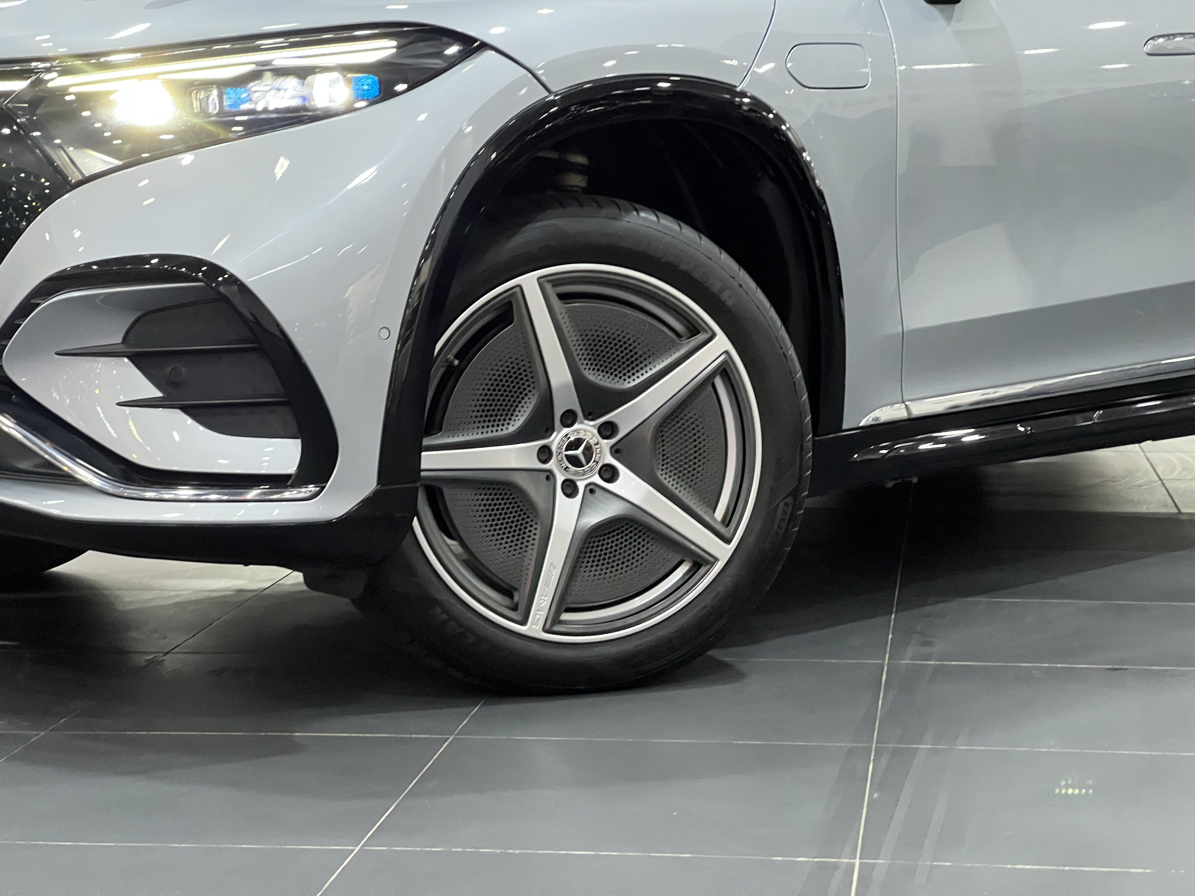 Mercedes-Benz EQS SUV 2023 car image #4