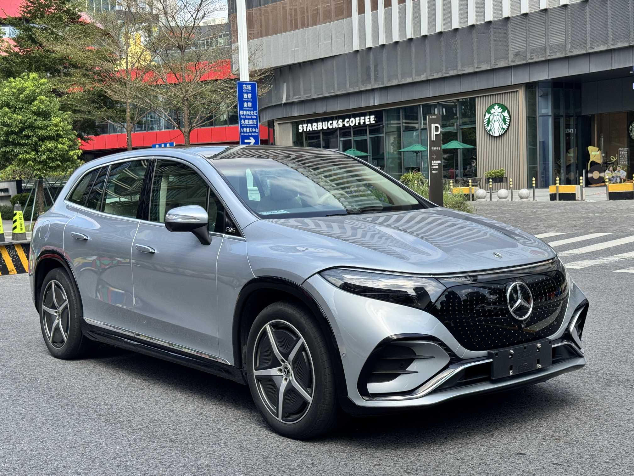 Mercedes-Benz EQS SUV 2023 car image #4