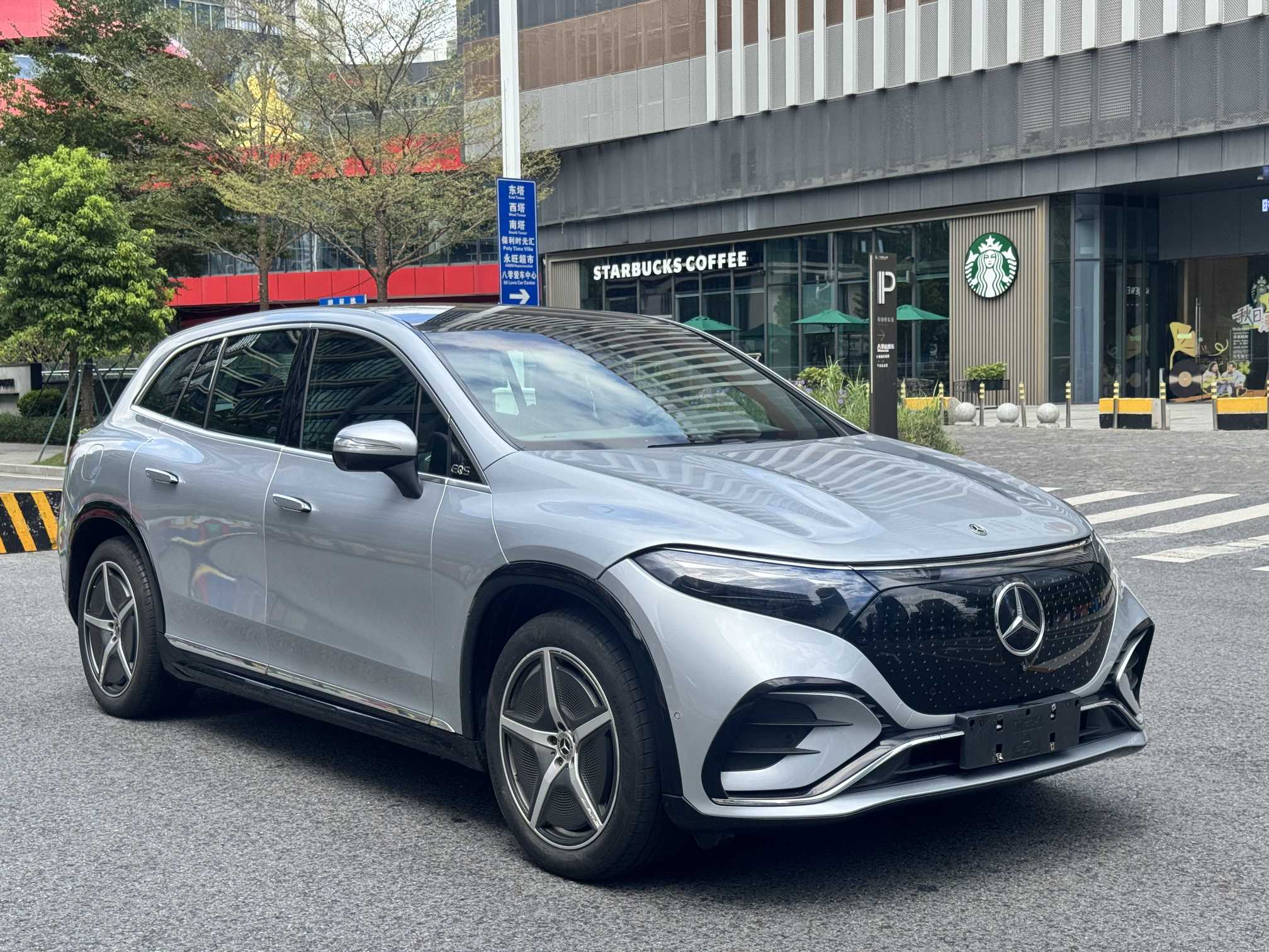 Mercedes-Benz EQS SUV 2023 car image #4