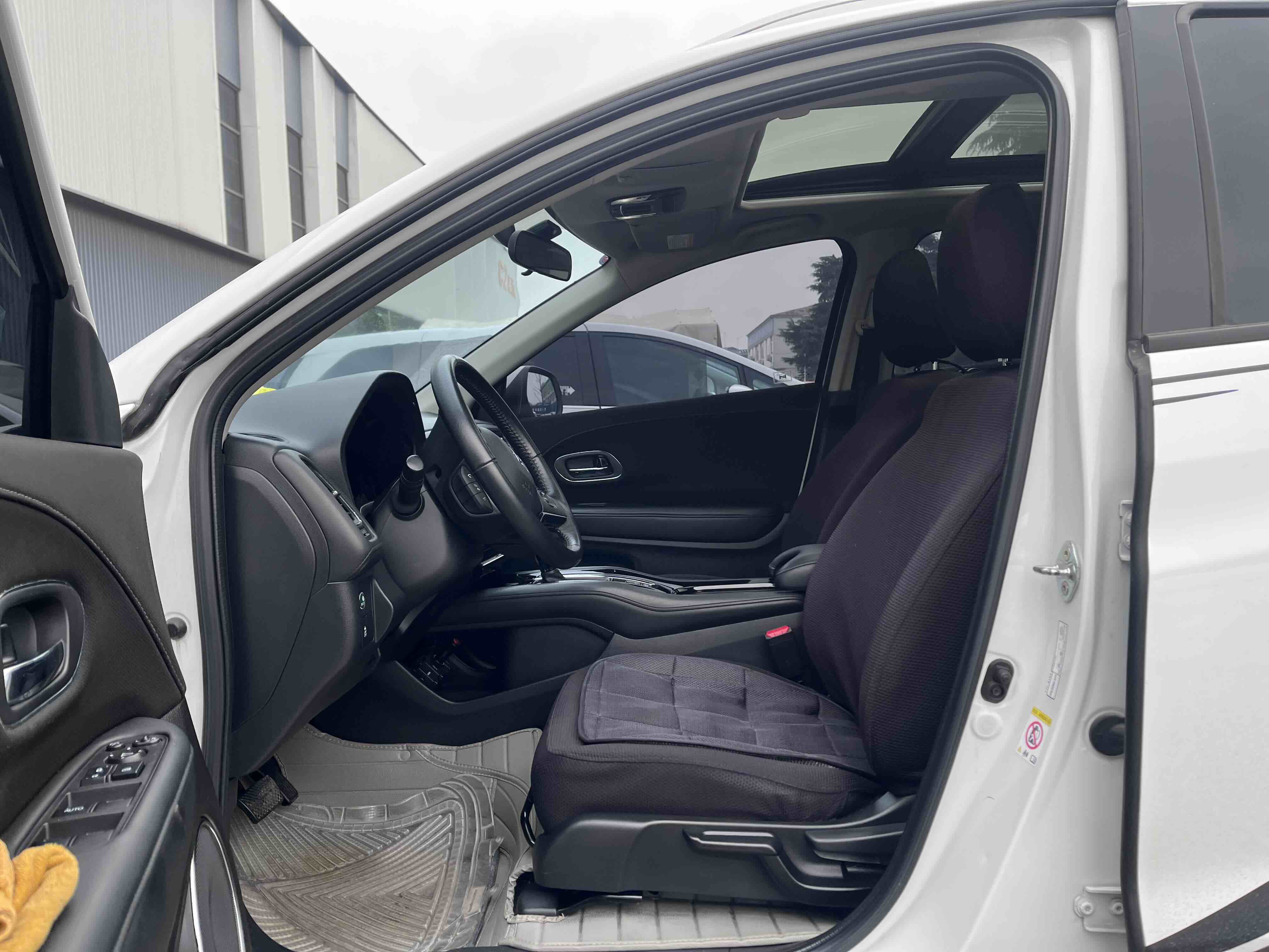 Honda VEZEL 2015 #4 Honda VEZEL 2015 car image #4