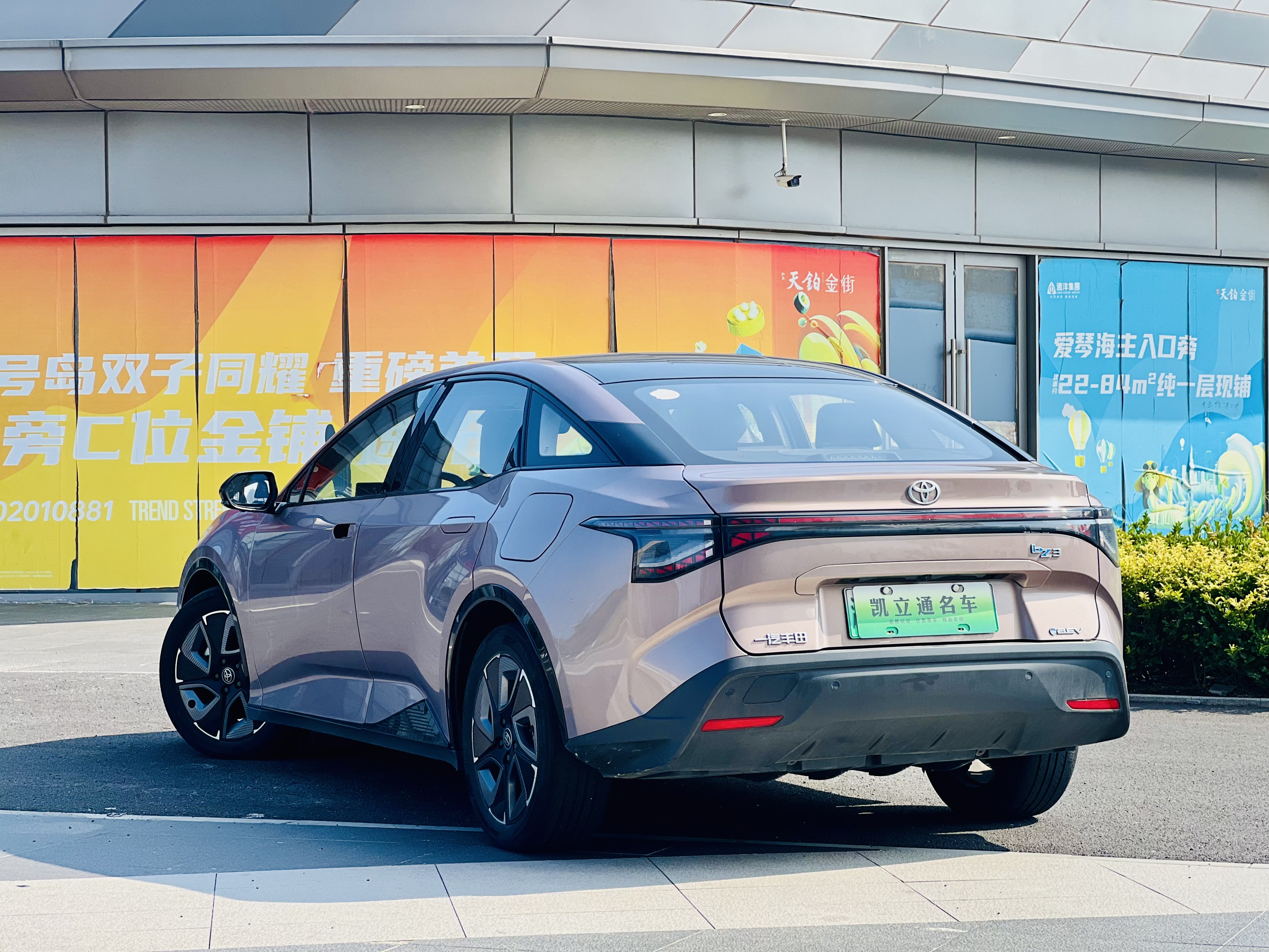 Toyota bZ3 2023 صورة سيارة #4