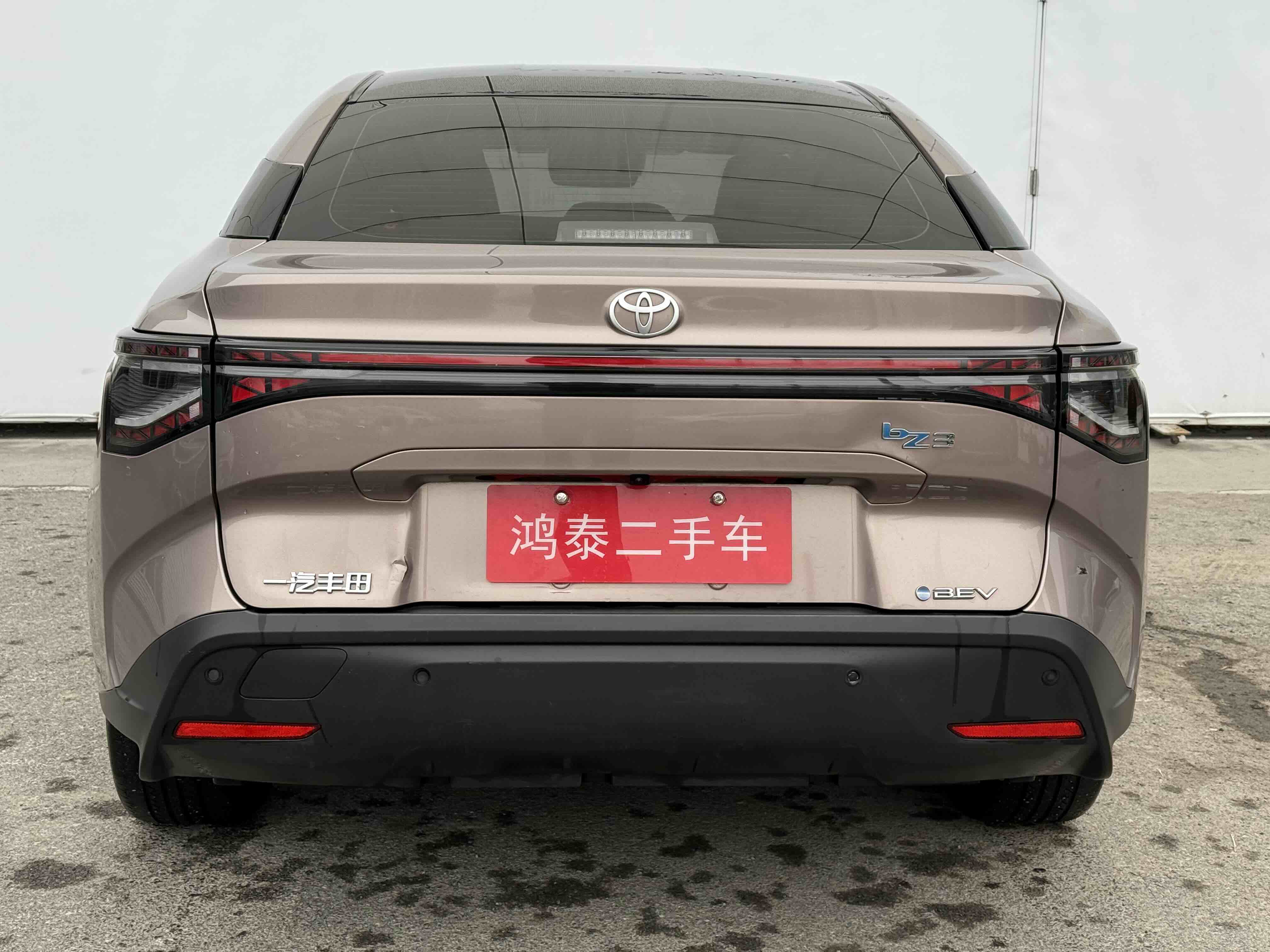 Toyota bZ3 2023 صورة سيارة #4