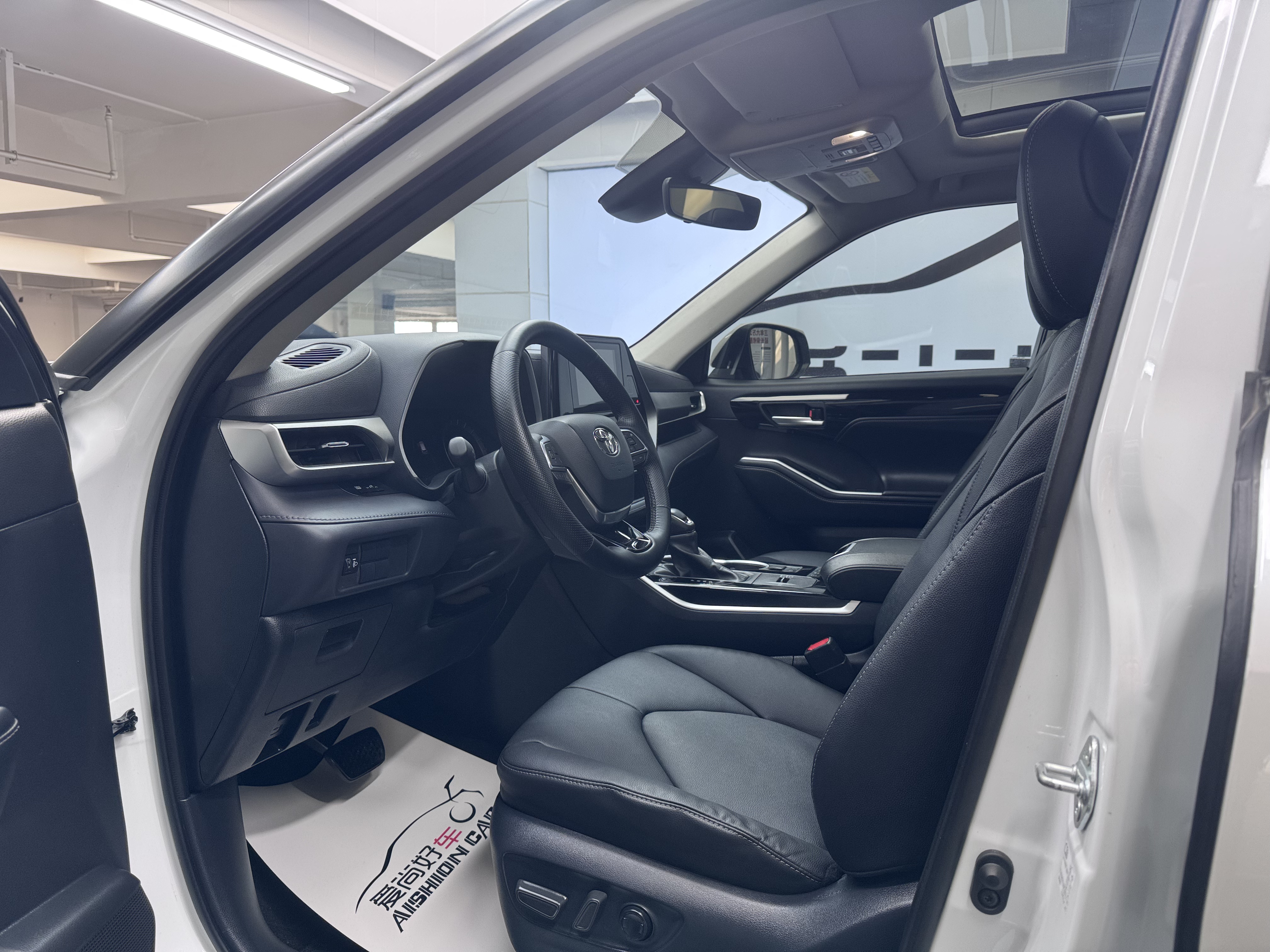 Toyota Highlander 2024 car image #4