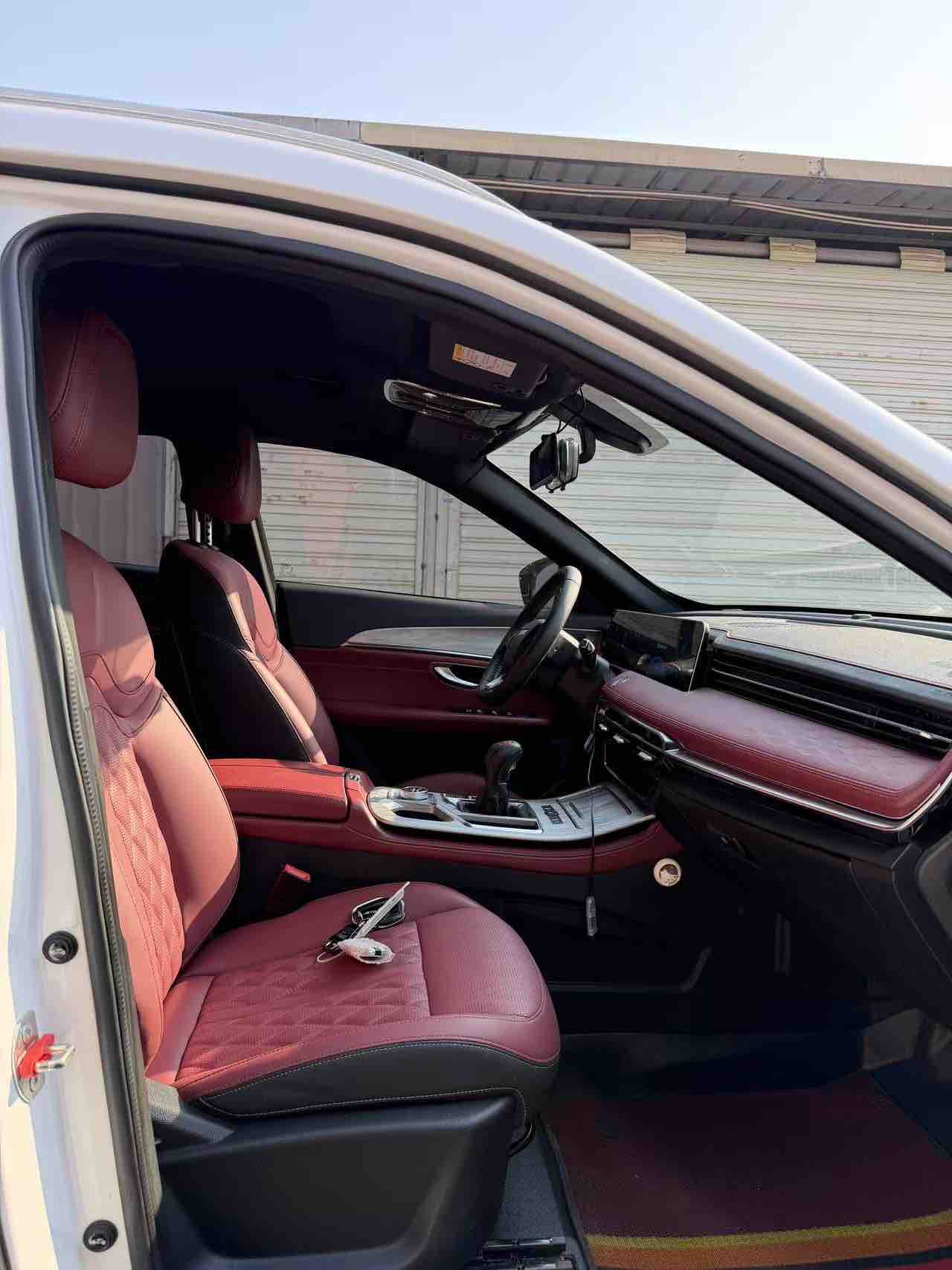 X70 PLUS 2023 car image #4