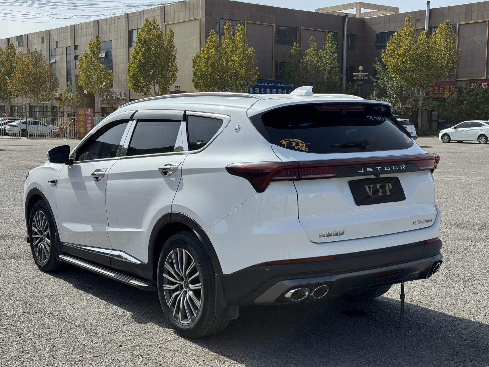 X70 PLUS 2023 car image #4