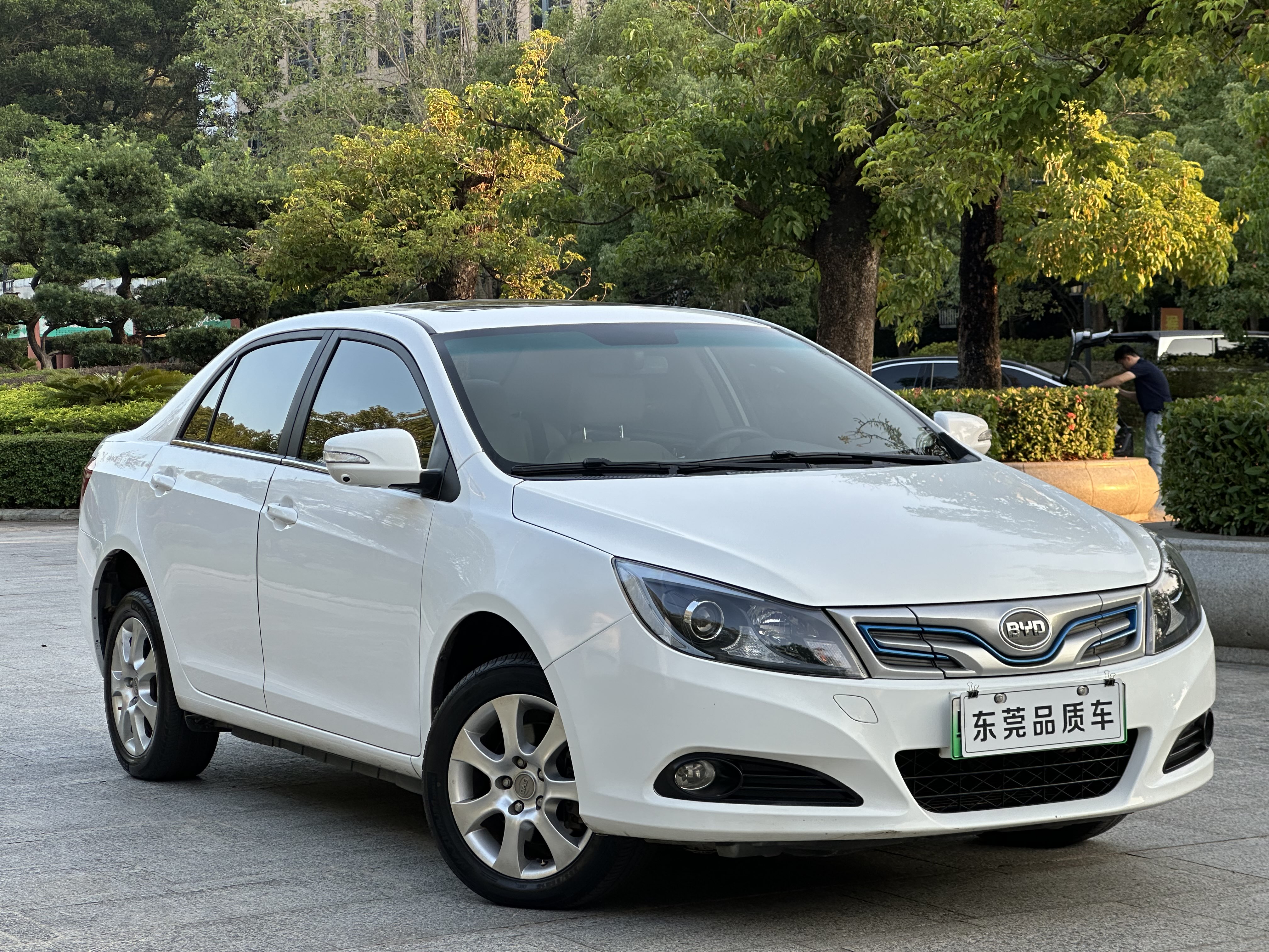 BYD G5 2017 #4 BYD G5 2017 car image #4