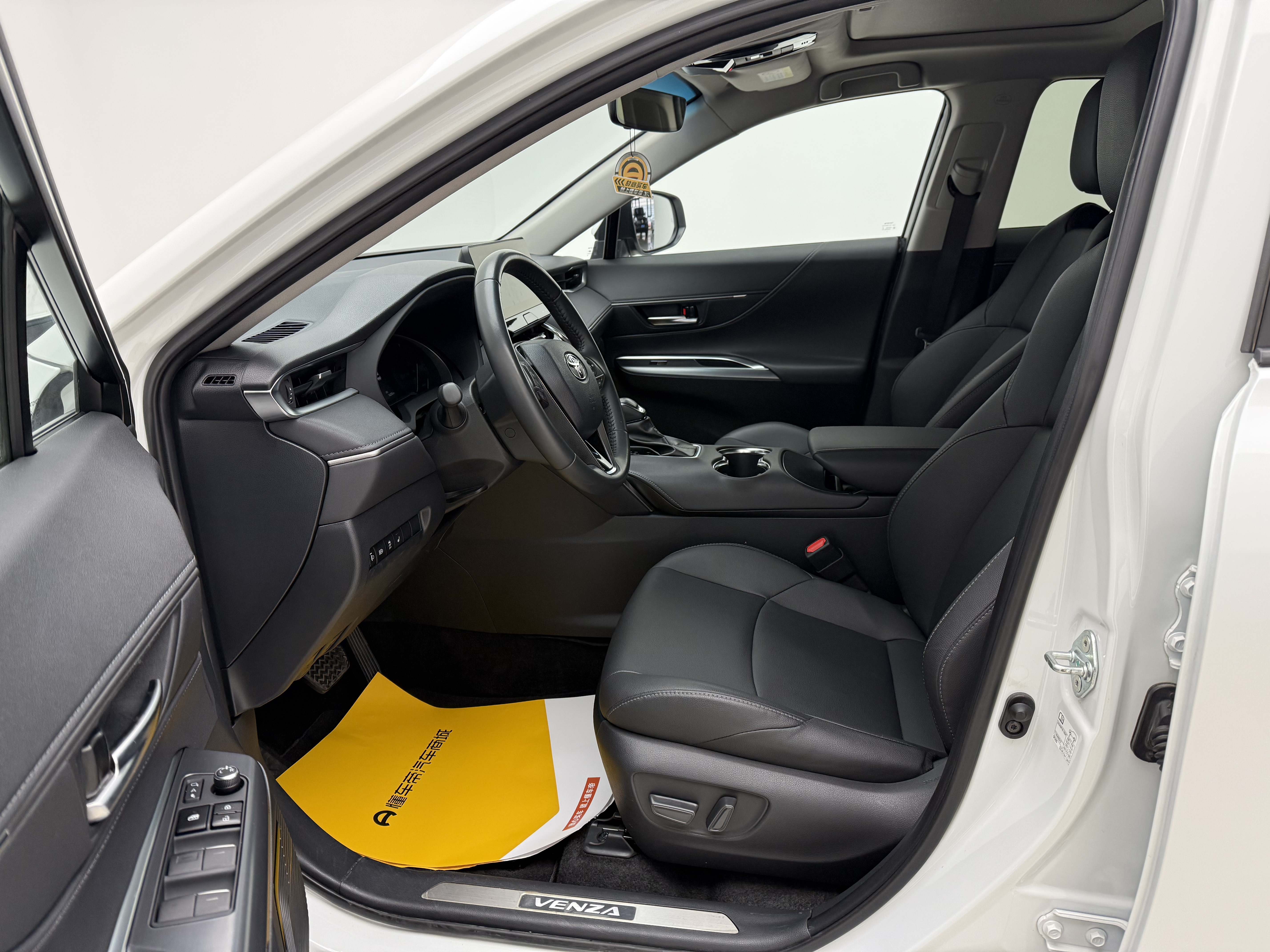 Toyota Venza 2024 صورة سيارة #4