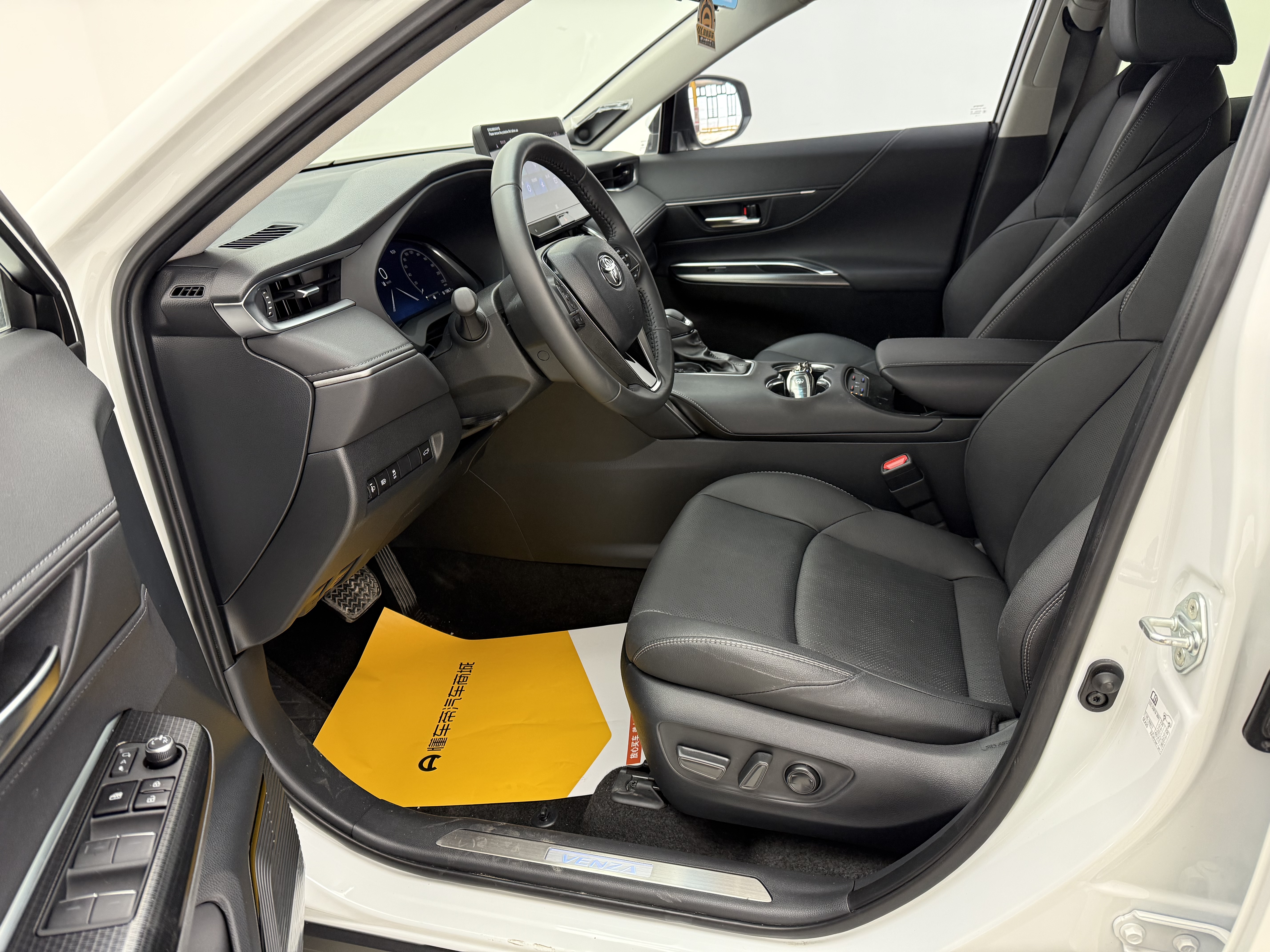 Toyota Venza 2023 car image #4