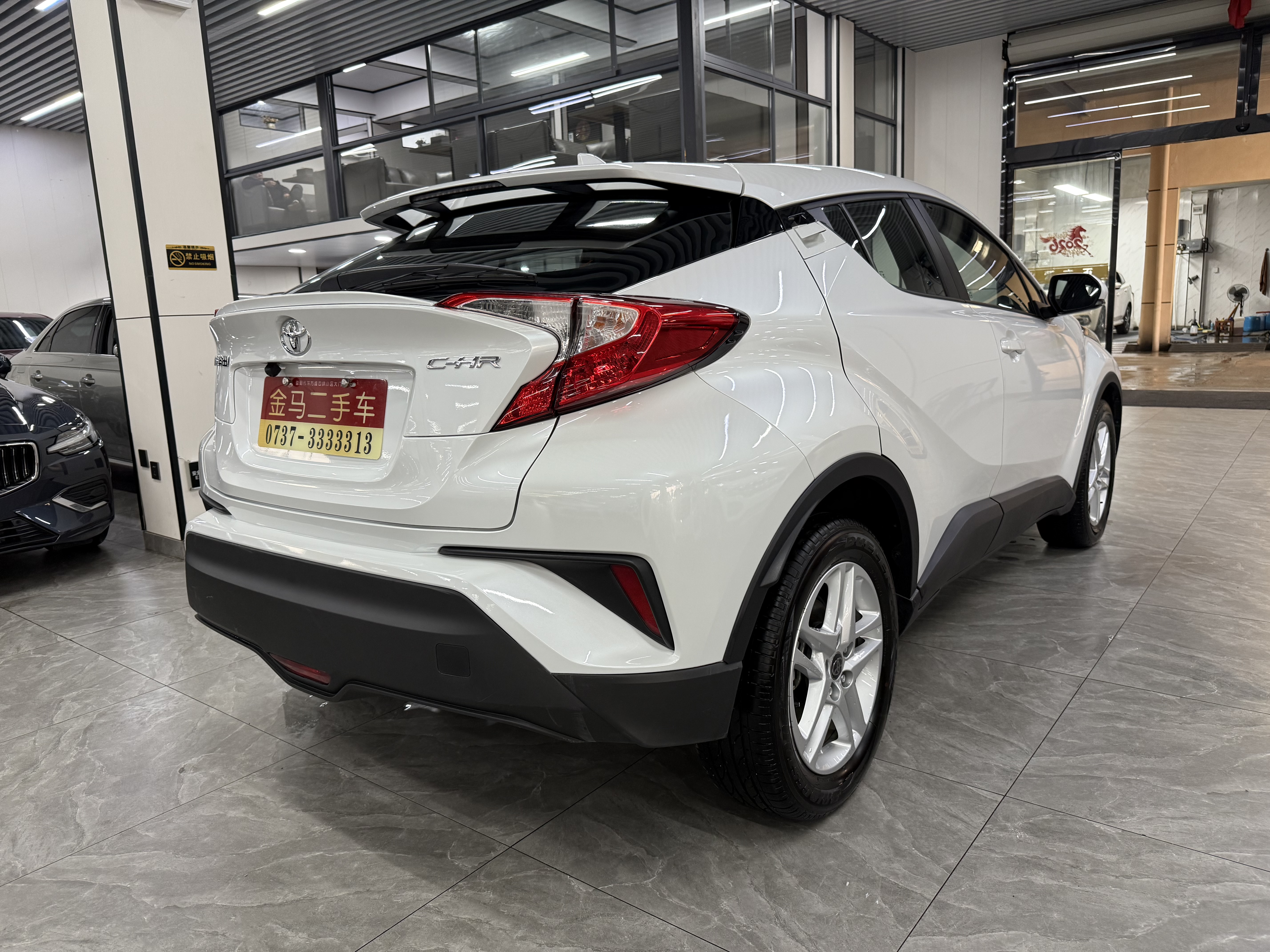 Toyota C-HR 2023 car image #4