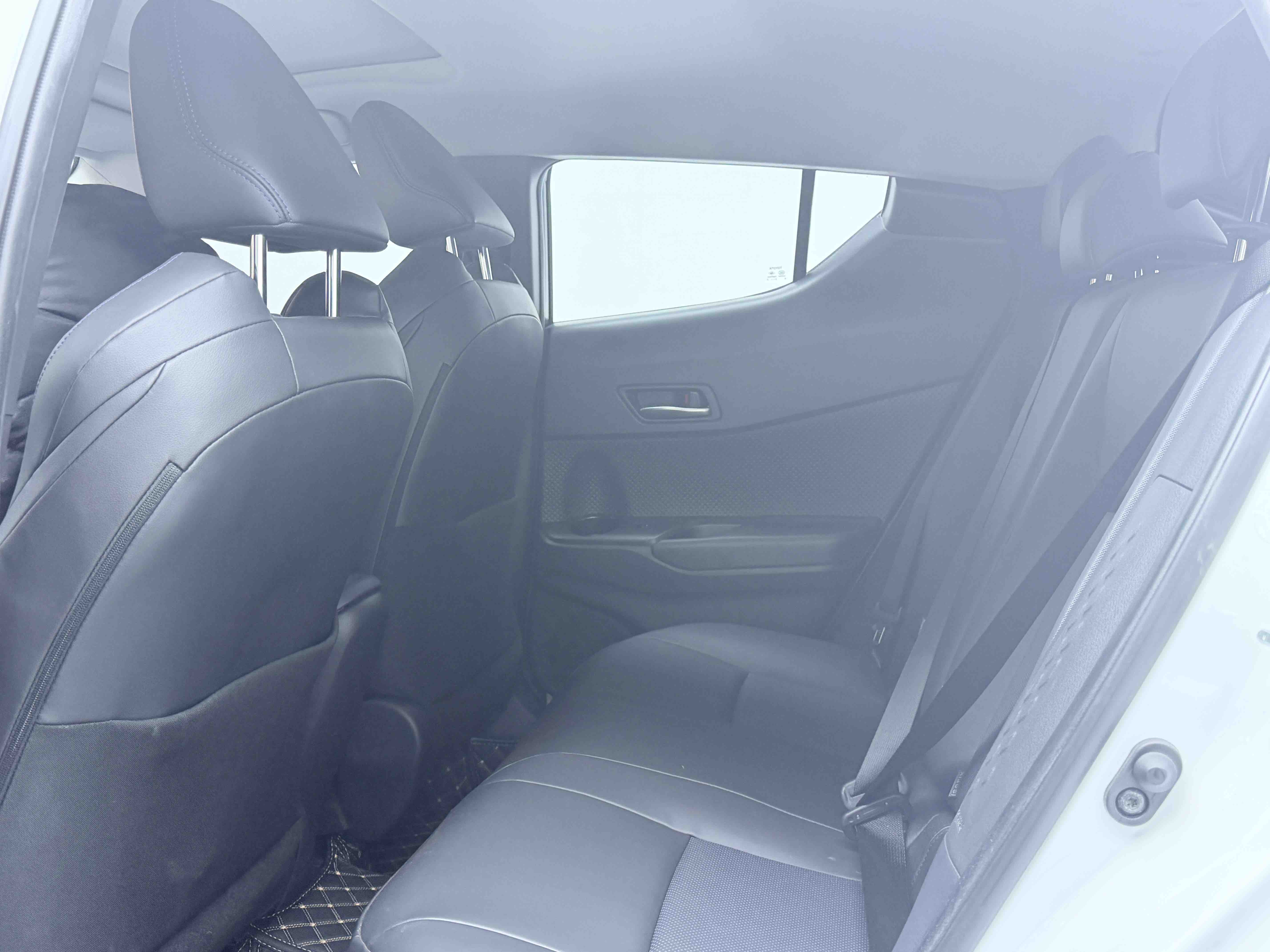 Toyota C-HR 2024 car image #4