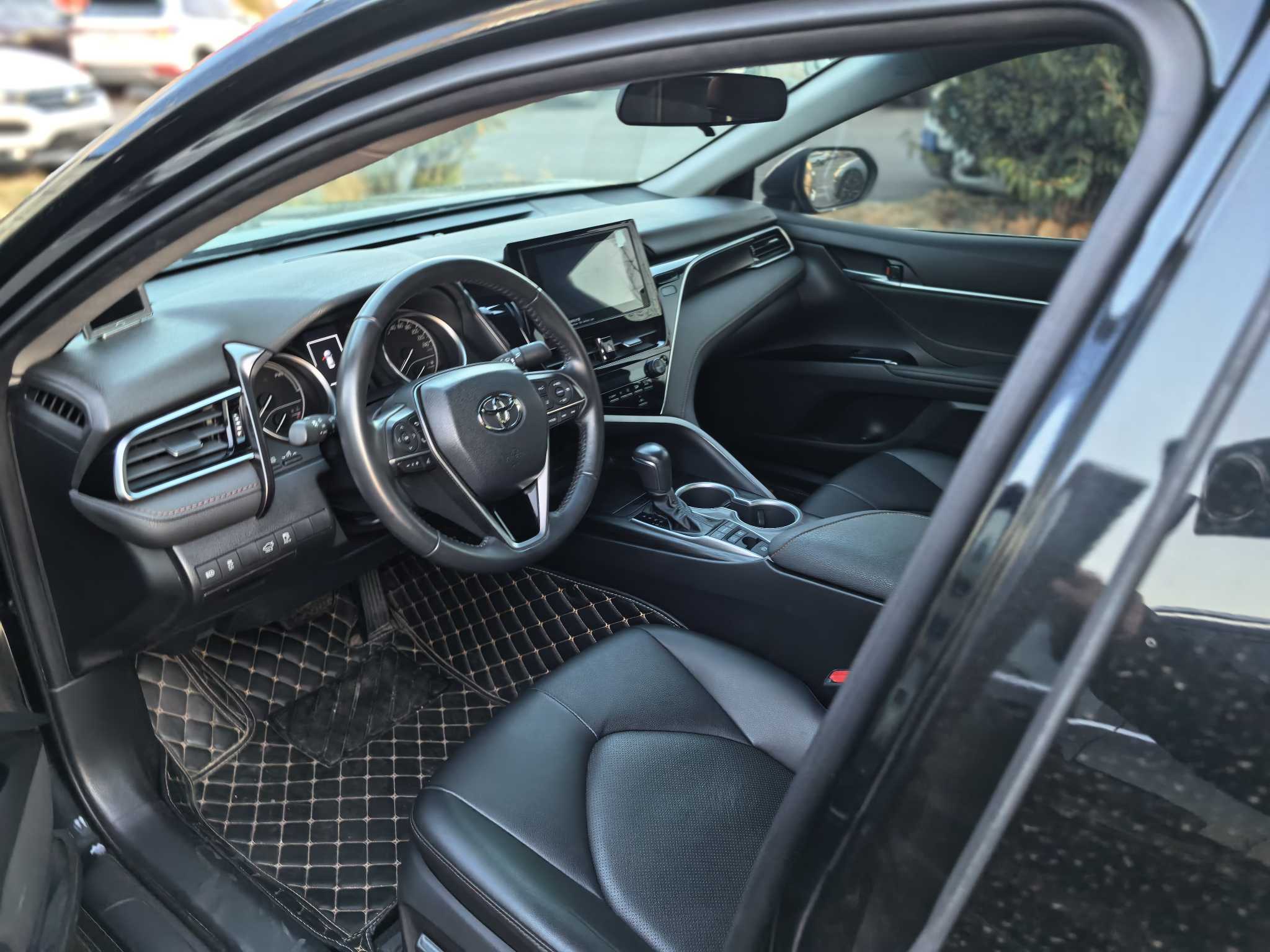 Toyota Camry 2023 car image #4