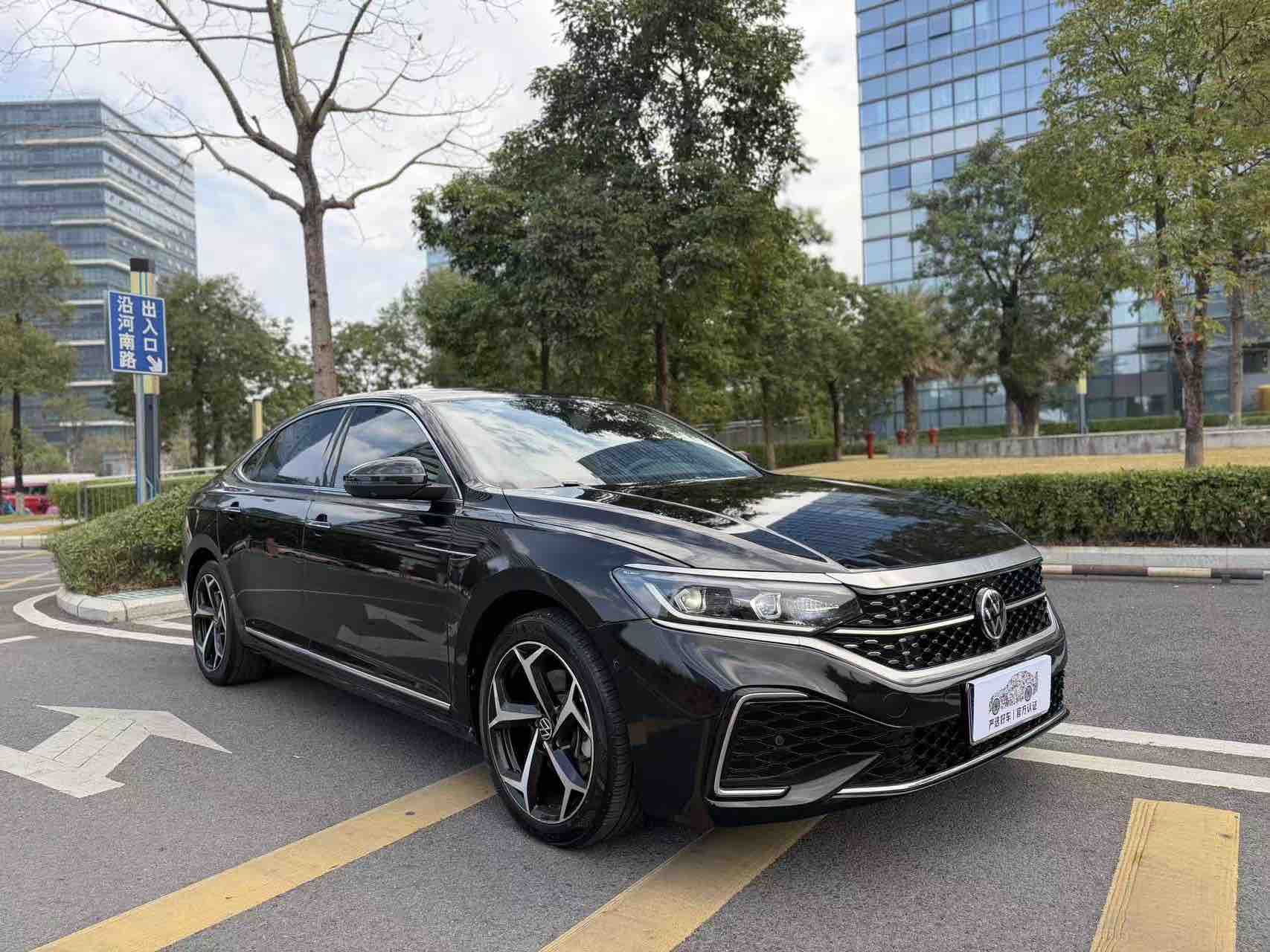 Volkswagen Passat 2023 car image #4