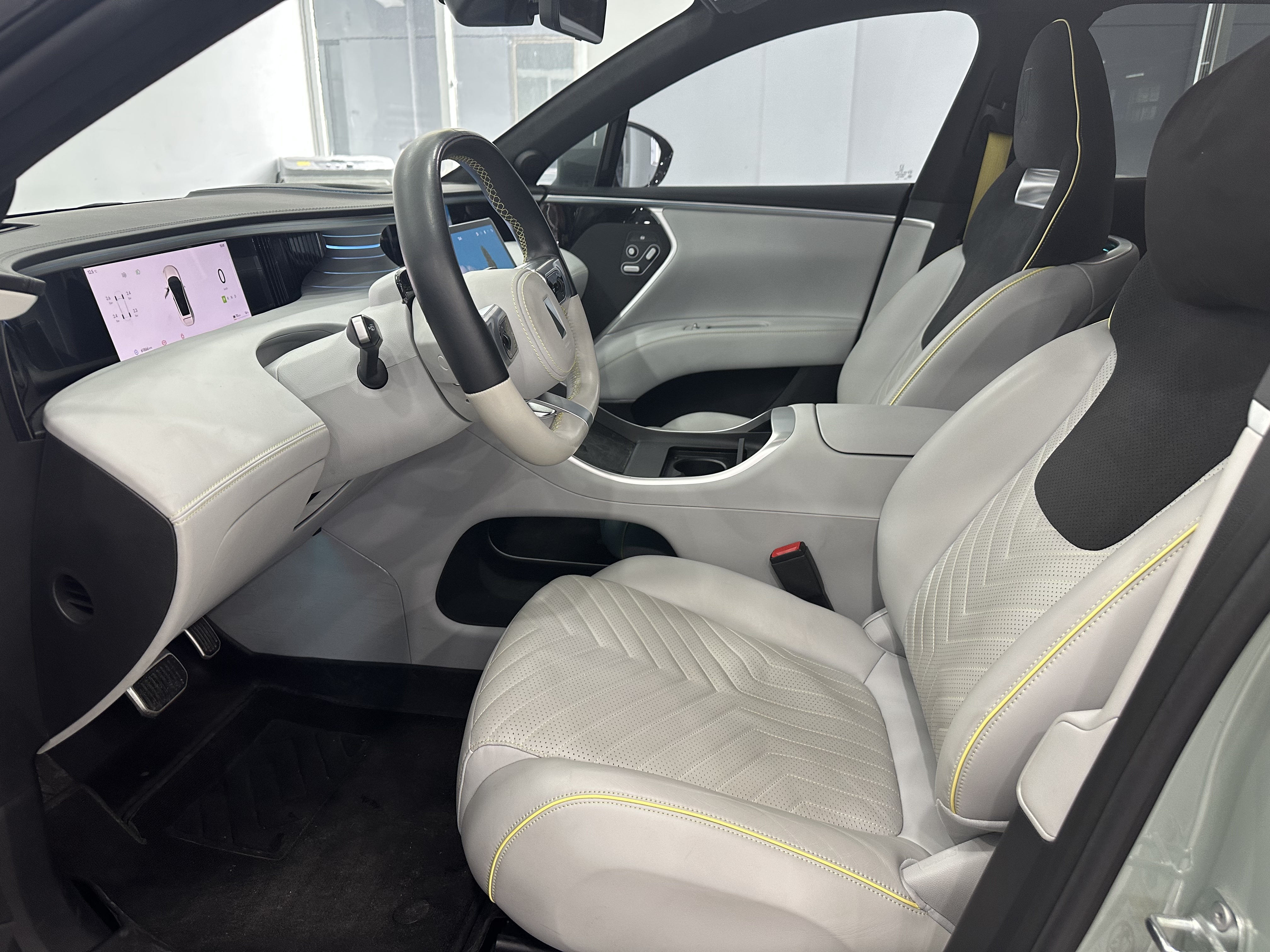 Avatr 11 2023 car image #4