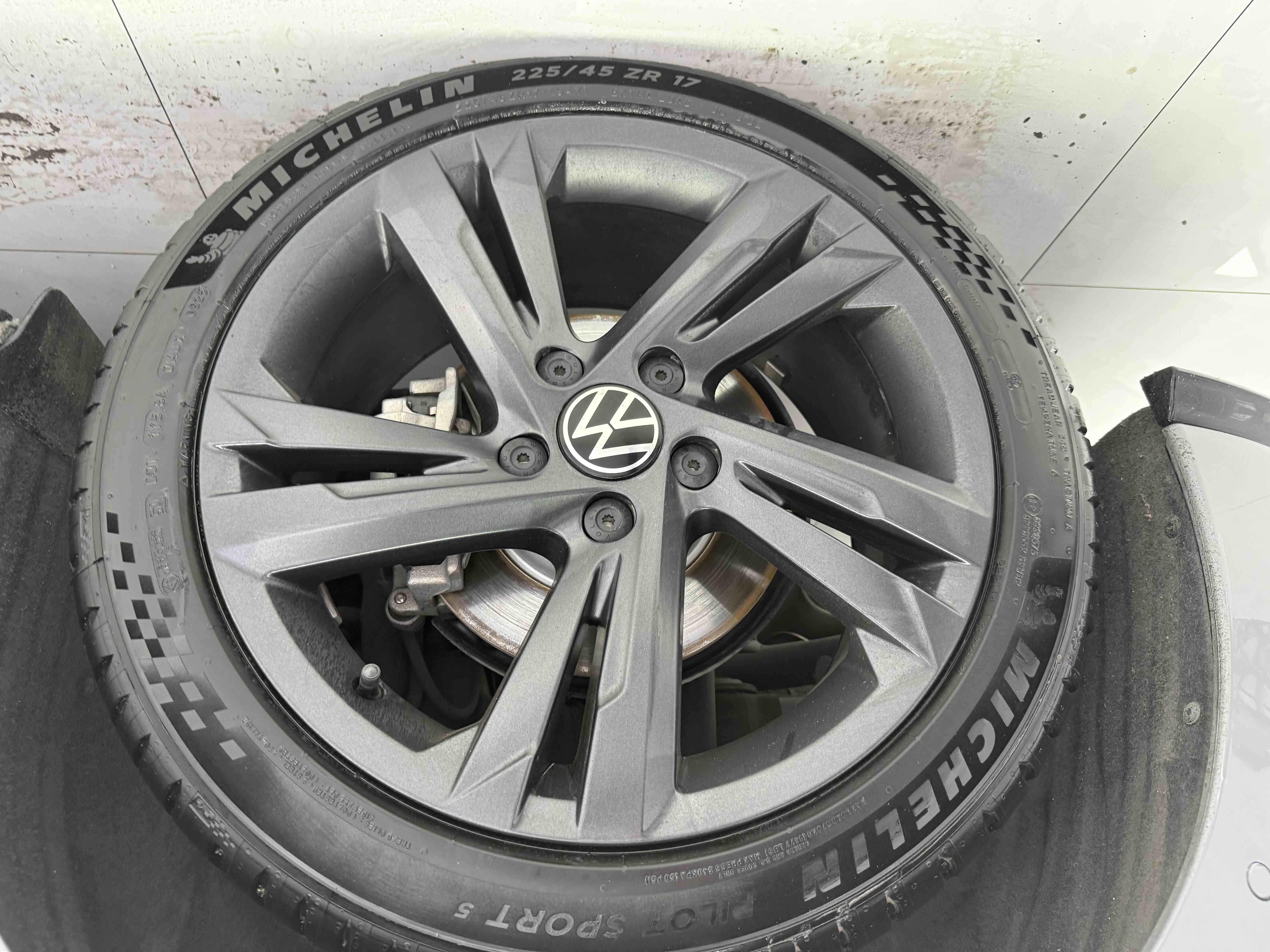 Volkswagen Golf 2023 car image #4