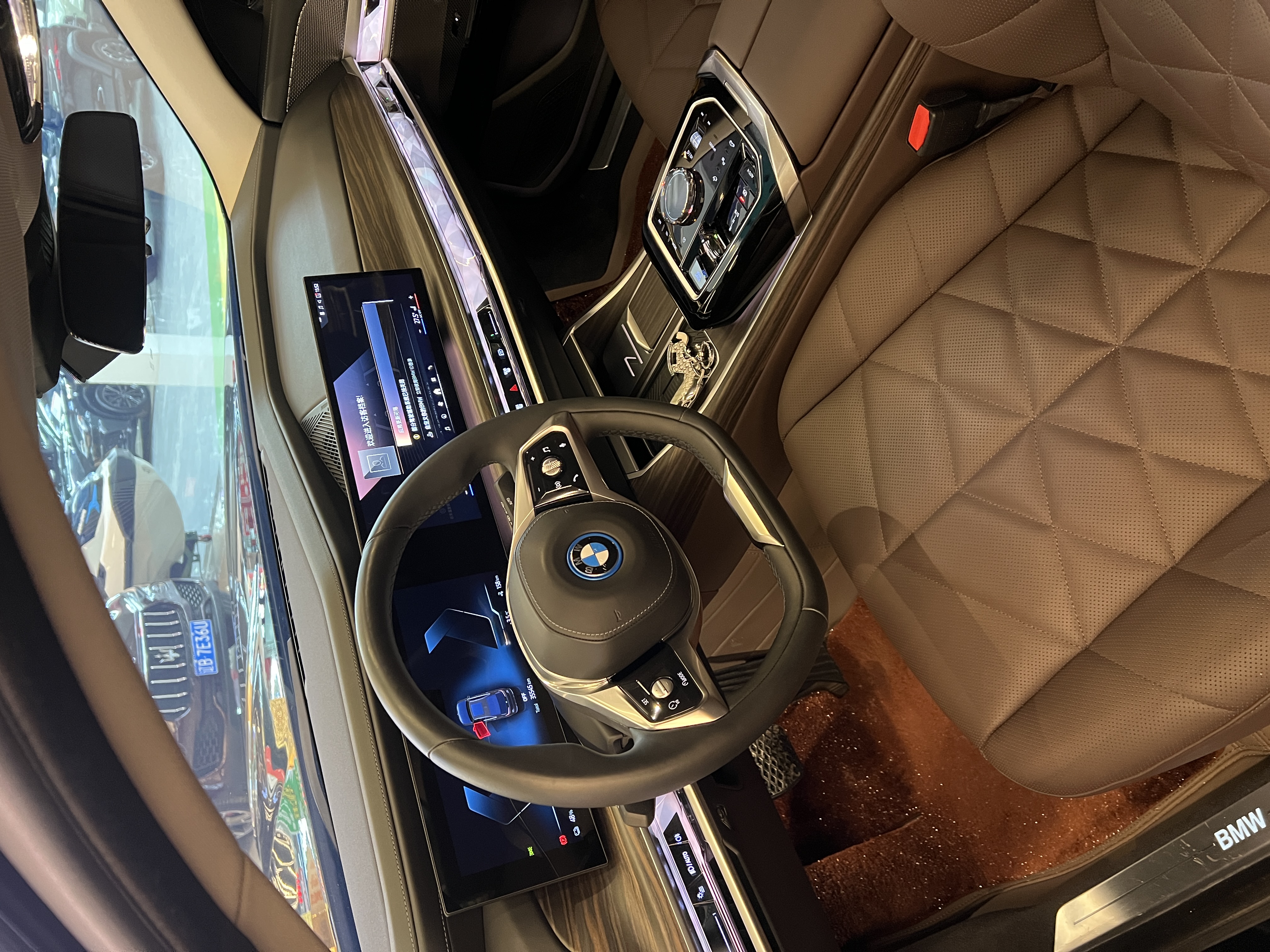 BMW i7 2023 car image #4