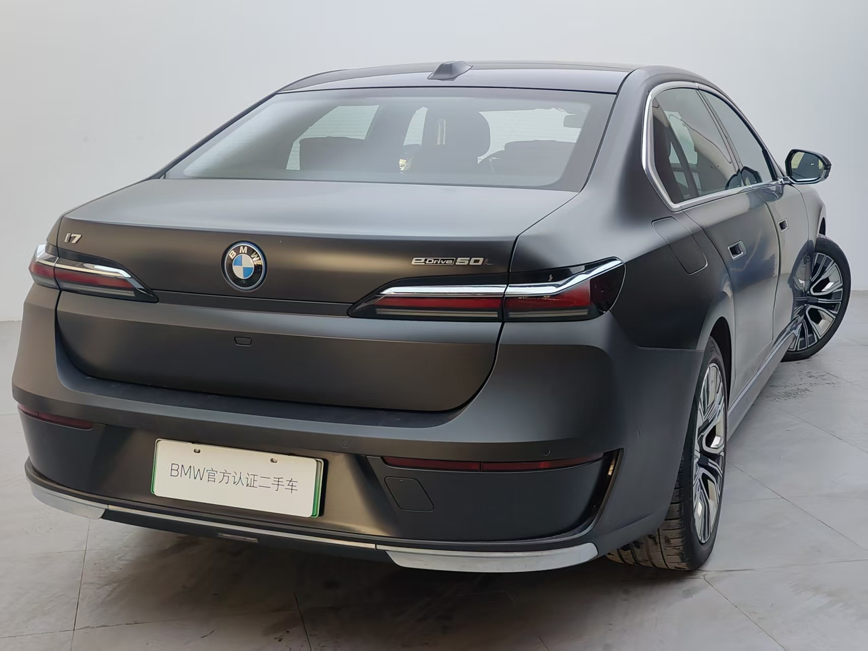 BMW i7 2023 car image #4