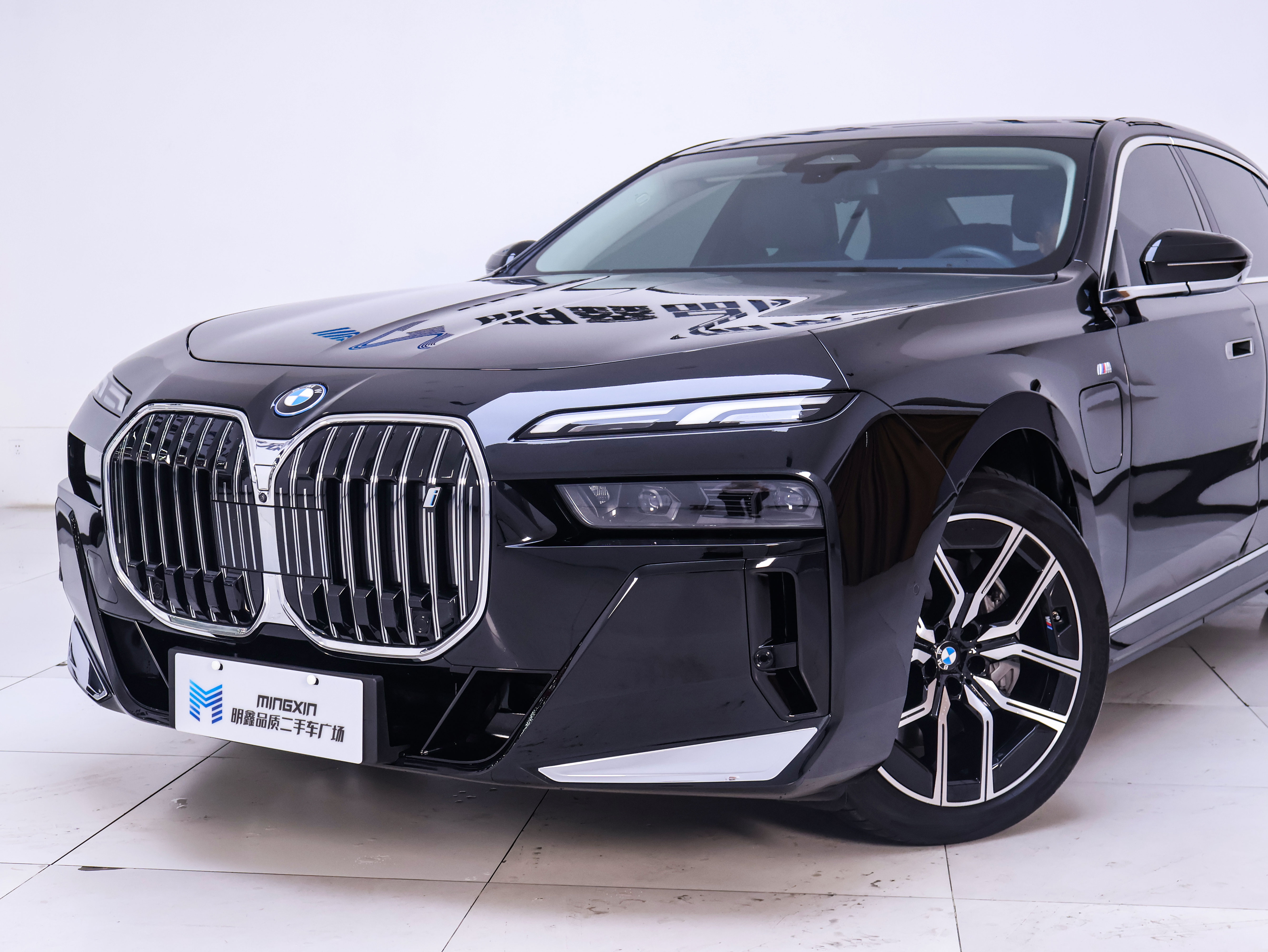 BMW i7 M70L 2024 car image #4