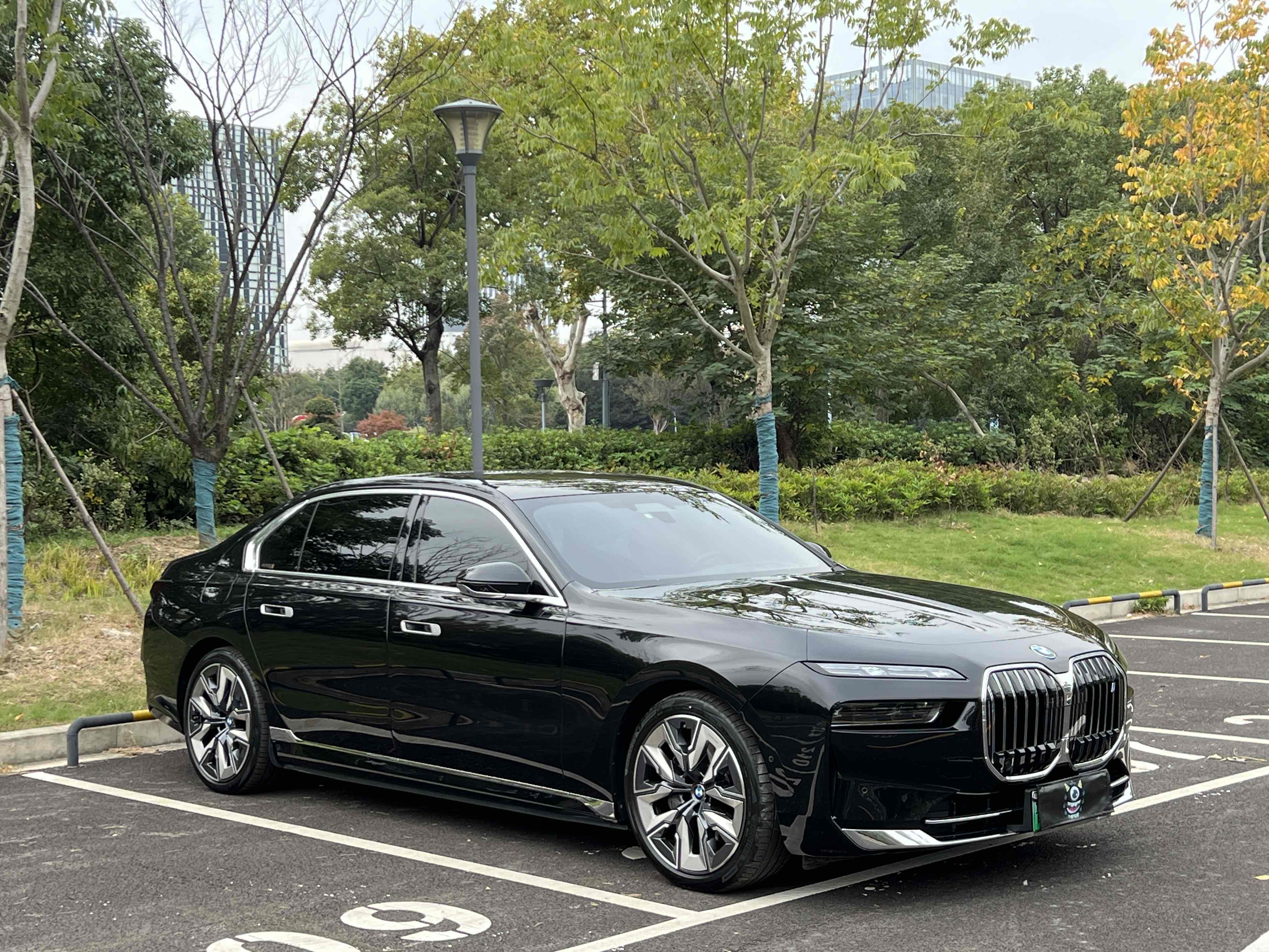 BMW i7 M70L 2024 car image #4