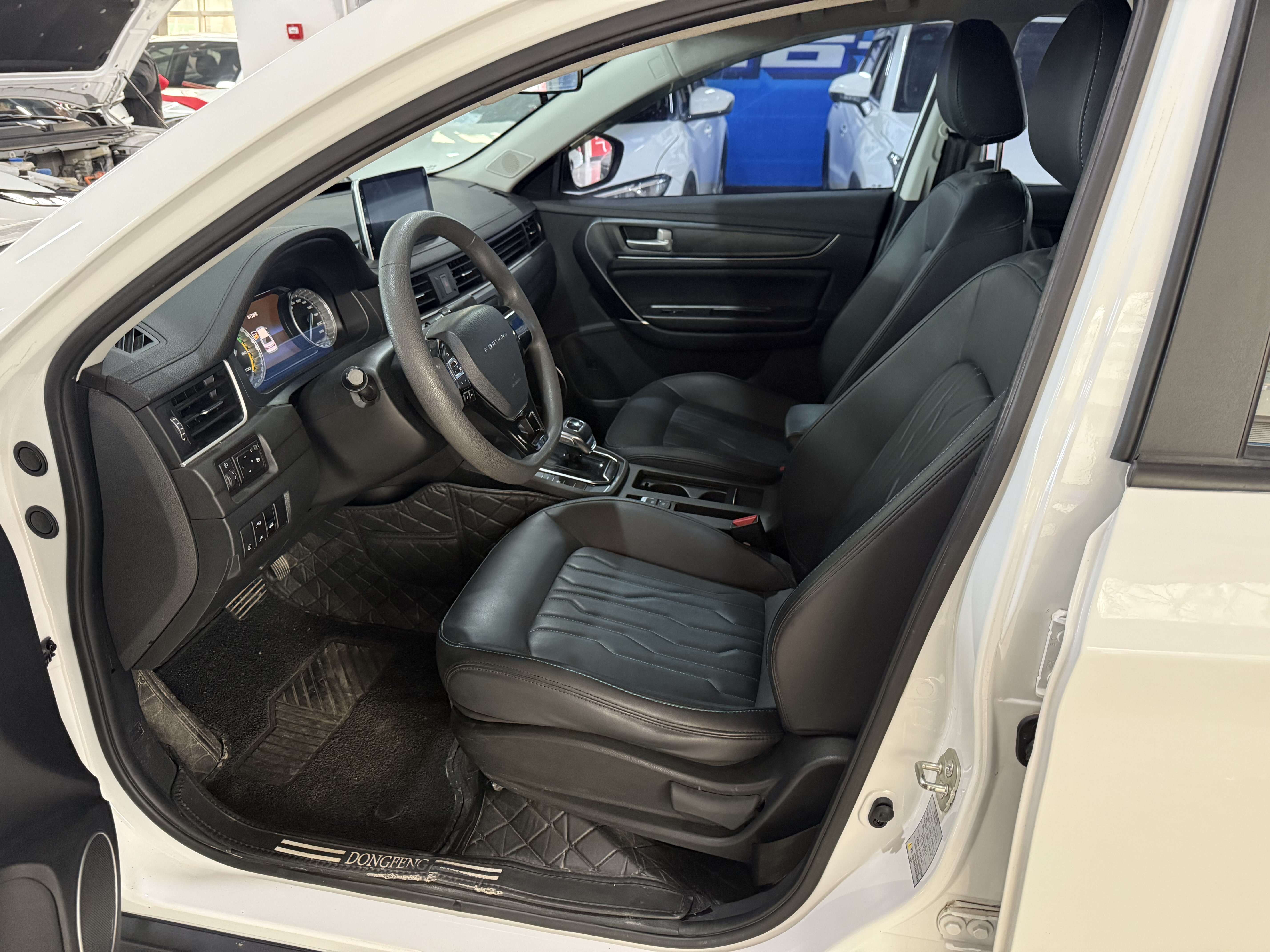 Forthing S60 EV 2023 car image #4