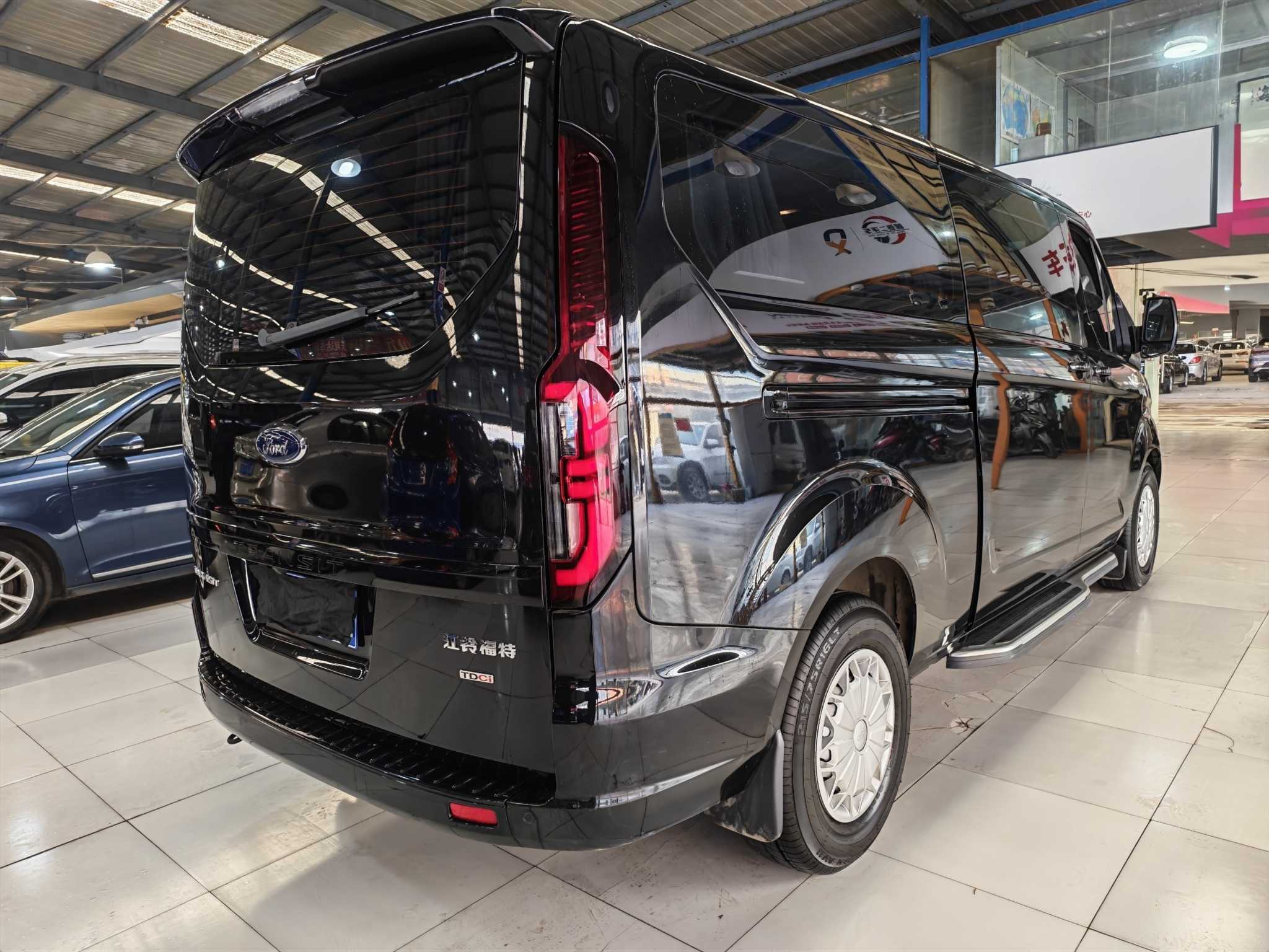 Ford Transit 2025 immagine di auto #4