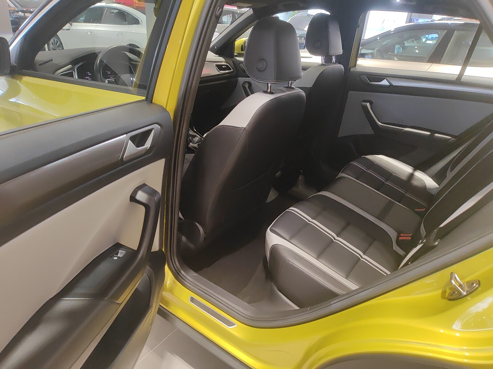 T-Roc 2023 #4 T-Roc 2023 car image #4