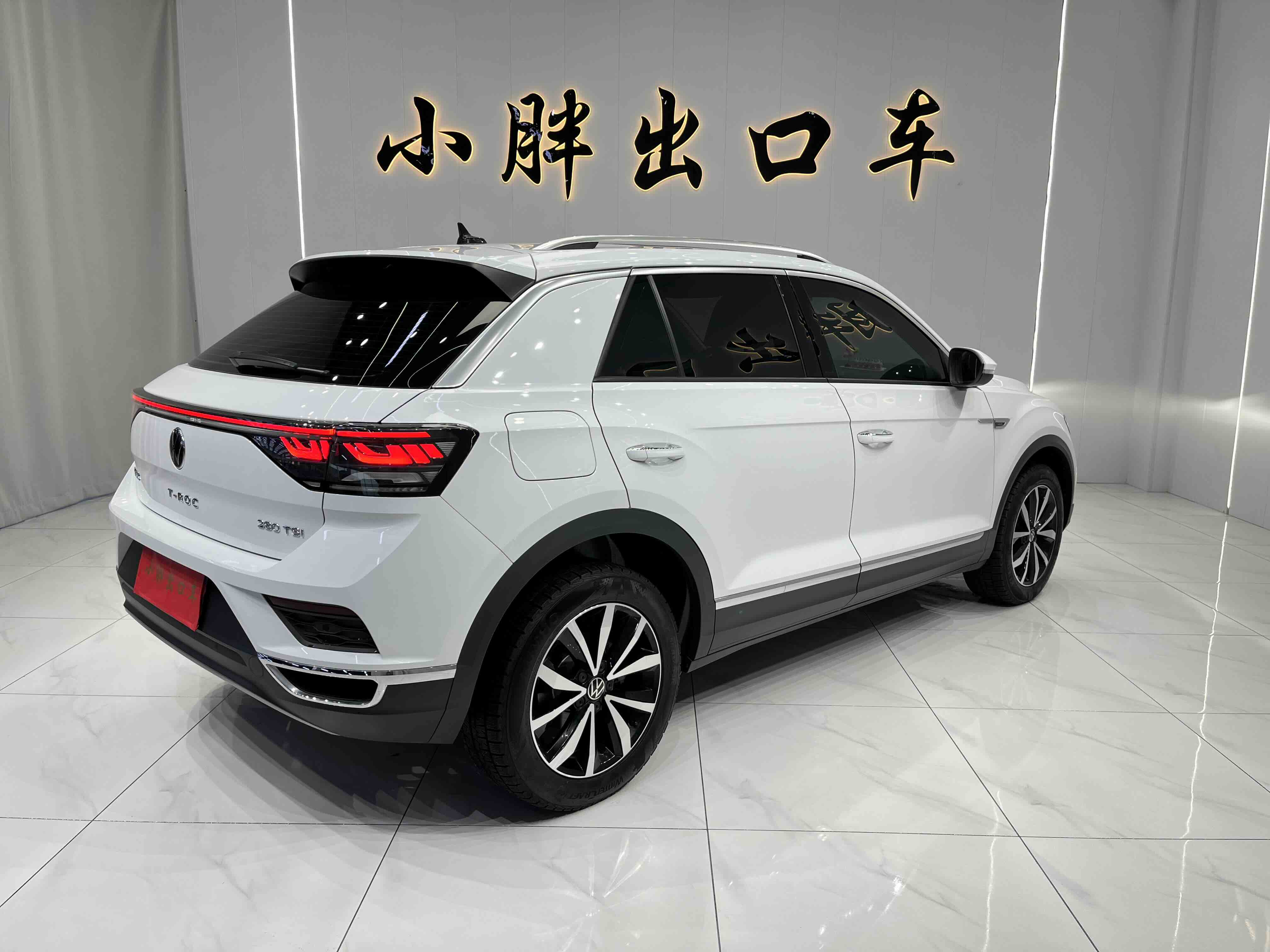 Volkswagen T-Roc 2024 car image #4