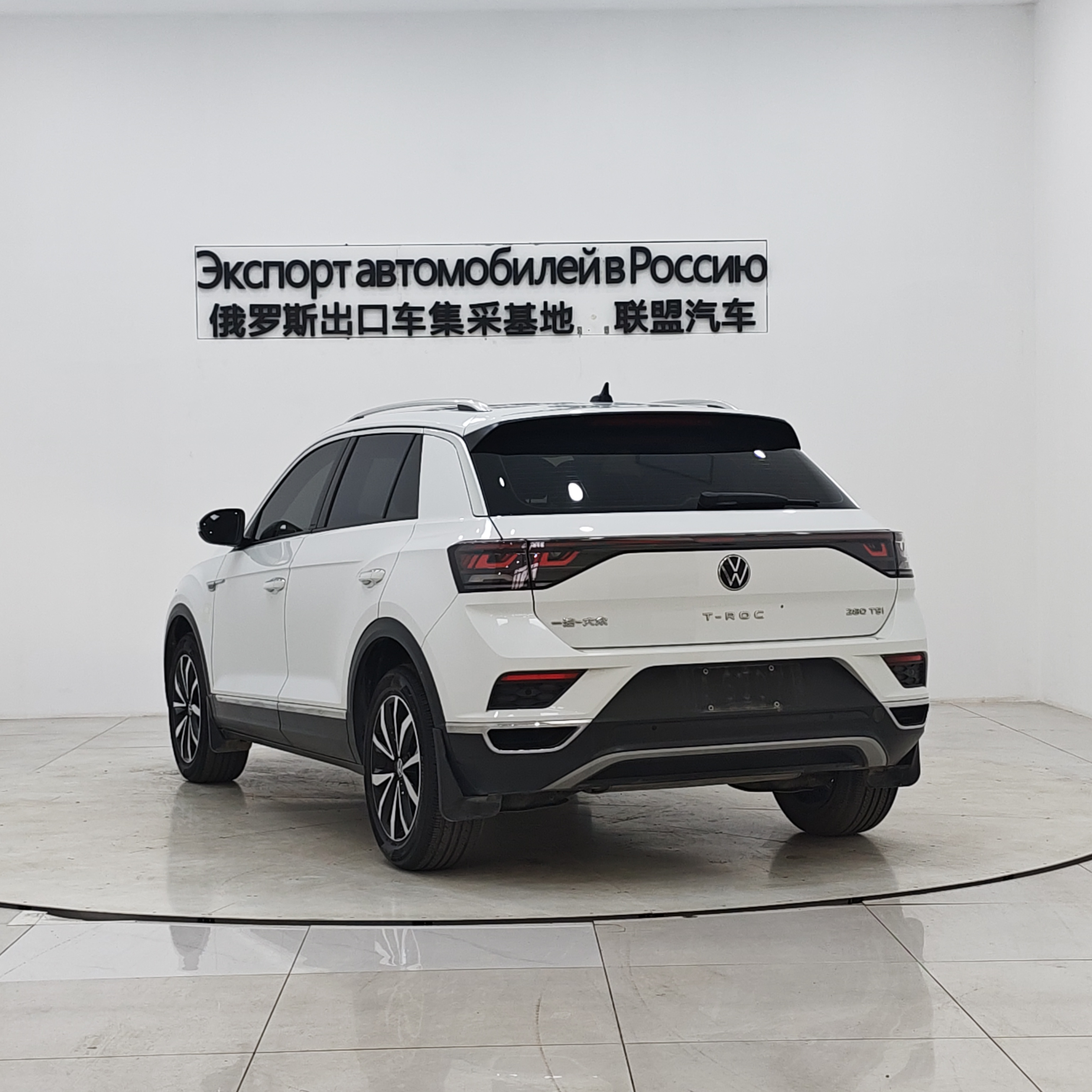 Volkswagen T-Roc 2023 car image #4